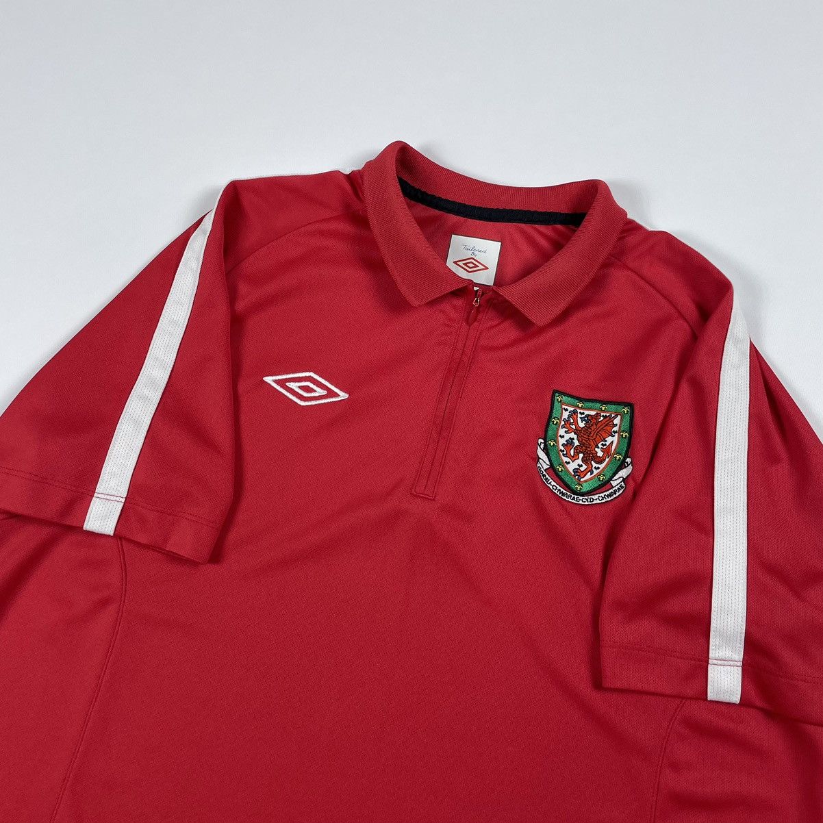 Umbro Umbro Wales FC Home Soccer Jersey Size US L / EU 52-54 / 3 - 6 Thumbnail