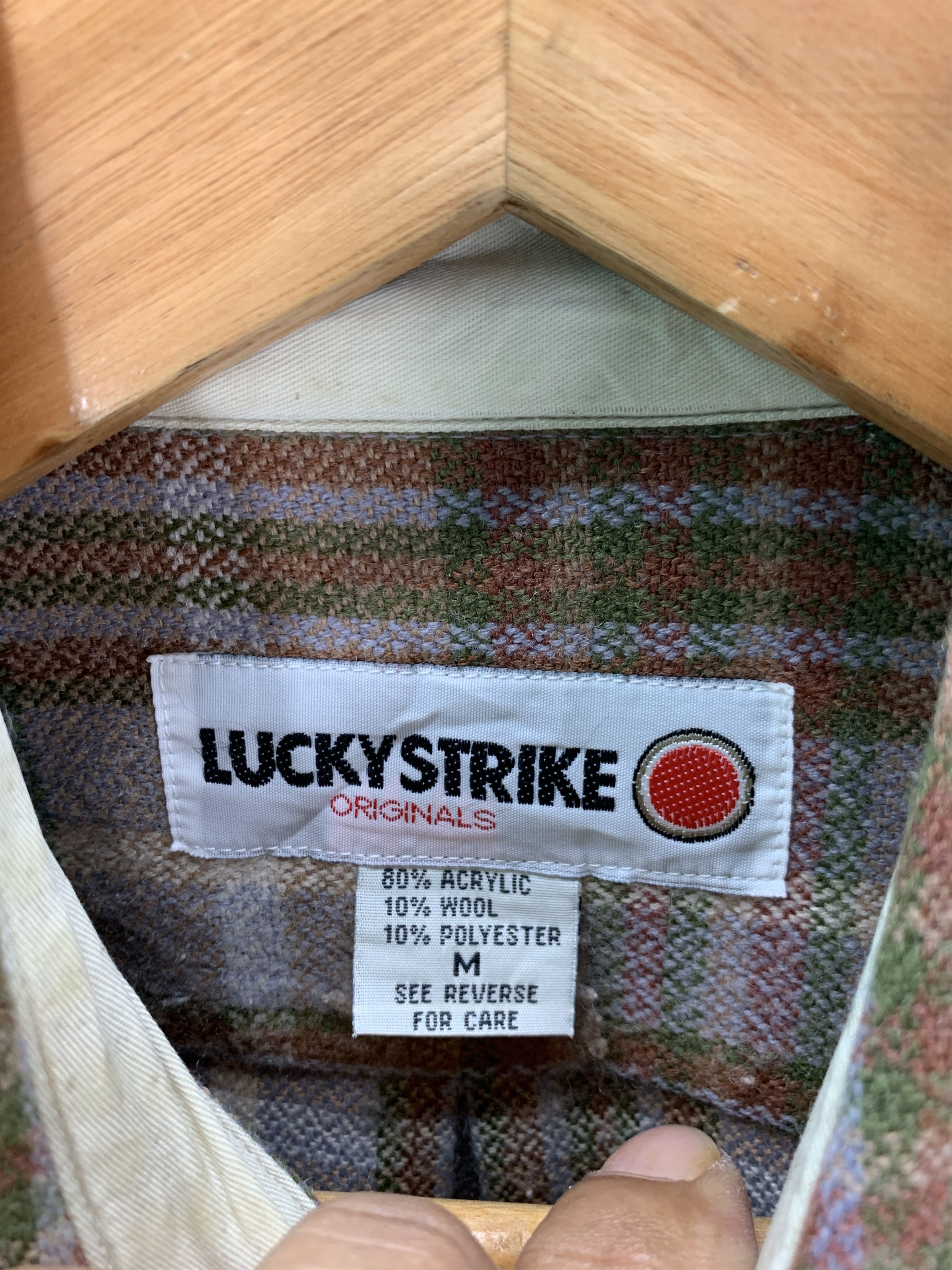 Vintage Vintage Lucky Strike Shirt Button Size US M / EU 48-50 / 2 - 5 Thumbnail