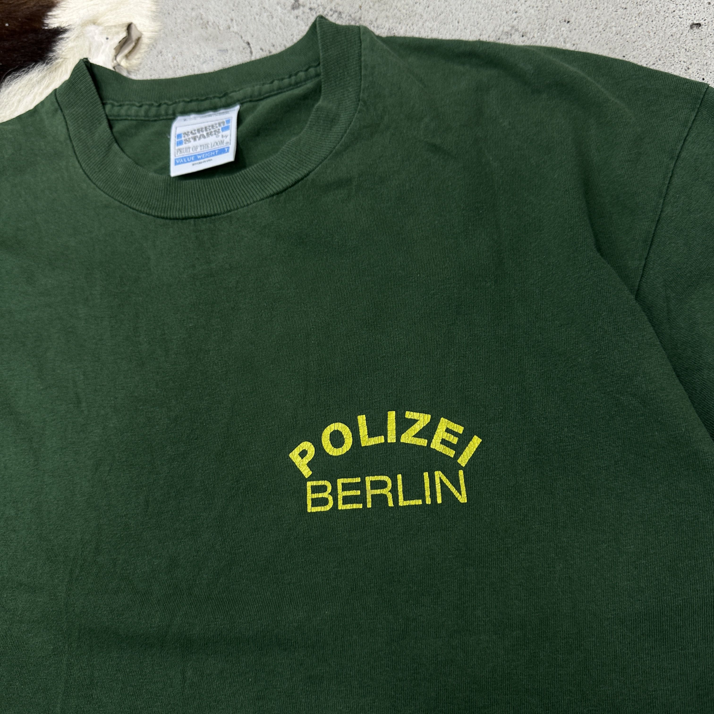 Vintage Vintage Streetwear Sporty Polizei Berlin T-shirt 90s Size US L / EU 52-54 / 3 - 4 Thumbnail