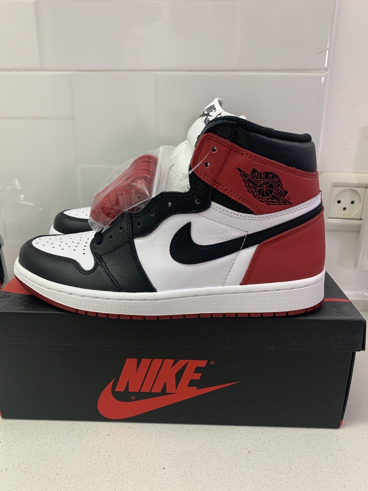 Jordan Brand Jordan 1 Retro Black Toe (2016) Size US 9 / EU 42 - 1 Thumbnail