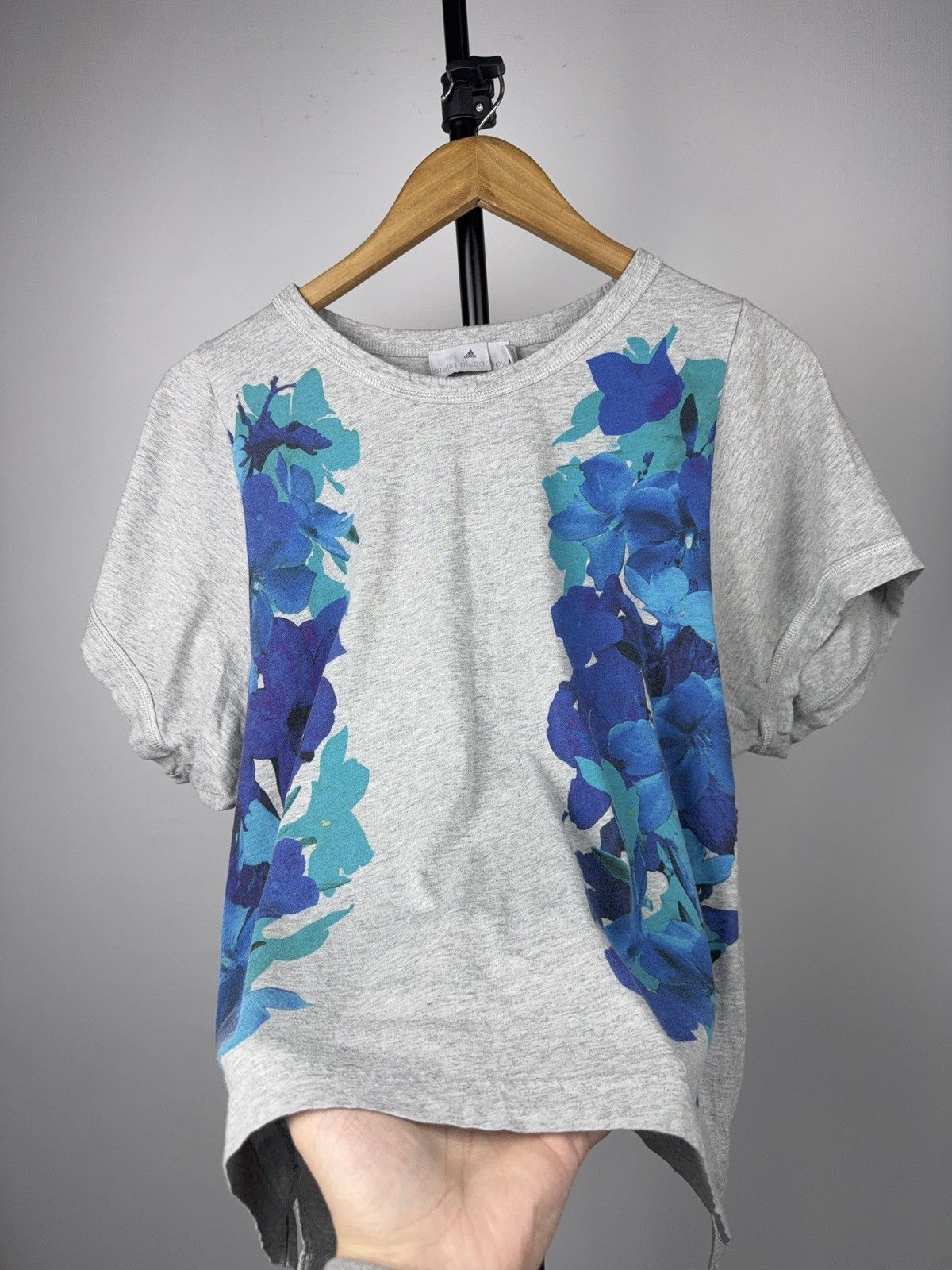 Stella McCartney 00s Luxury Adidas Stella McCartney Floral Graphic T-Shirt Size XS / US 0-2 / IT 36-38 - 10 Thumbnail