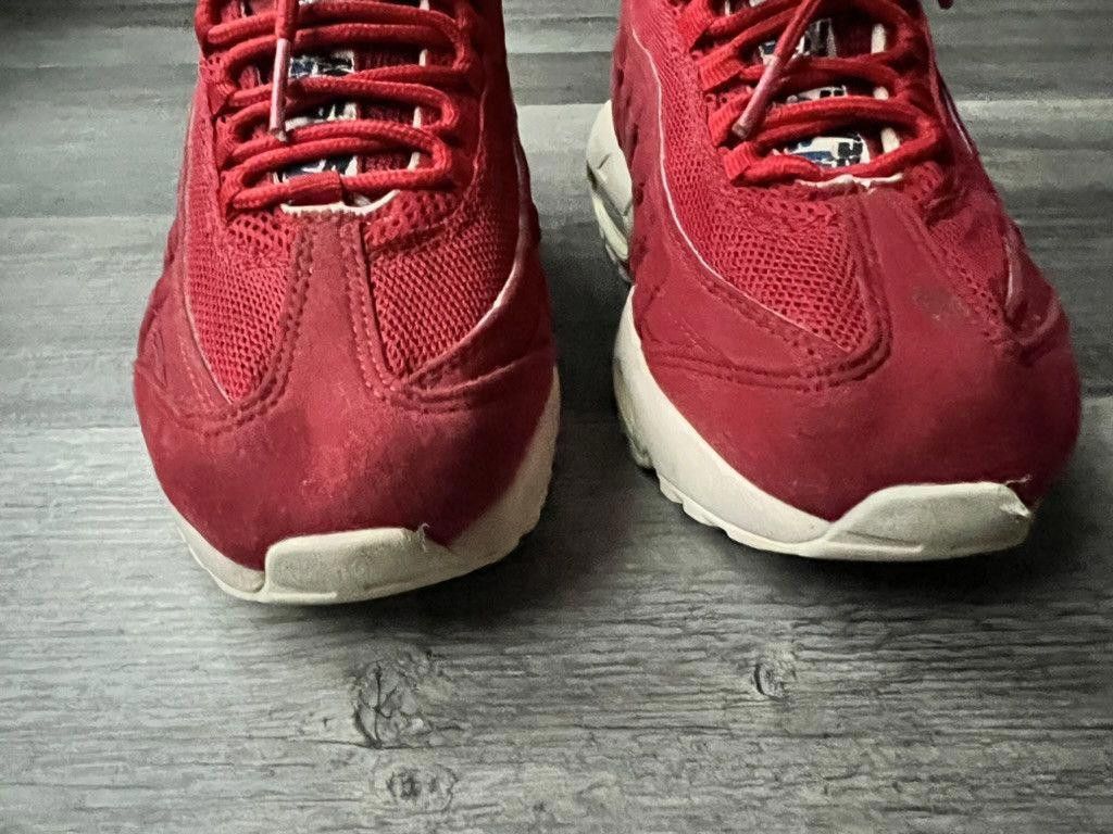 Nike NIKE • Air Max 95 "2017 Pull Tab Red" (7M) Size US 7 / EU 40 - 8 Thumbnail