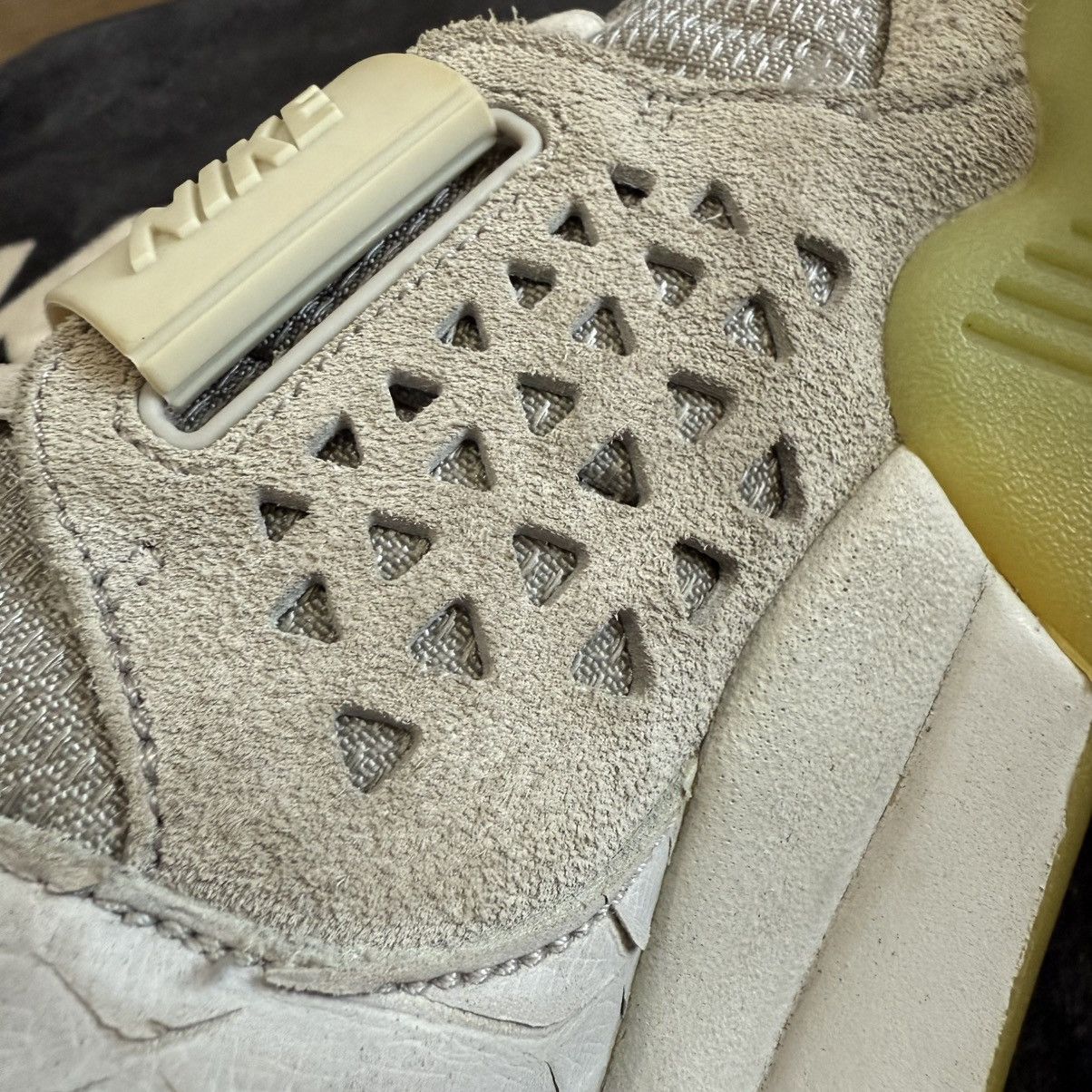 Kanye West × Nike Nike Yeezy 2 NRG Pure Platinum Size US 12 / EU 45 - 6 Thumbnail