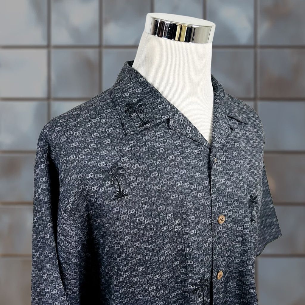 Tommy Bahama Tommy Bahama Shirt Mens Large 100% Silk Hawaiian Aloha Short Sleeve Button-Up Black Gray Size US L / EU 52-54 / 3 - 1 Thumbnail