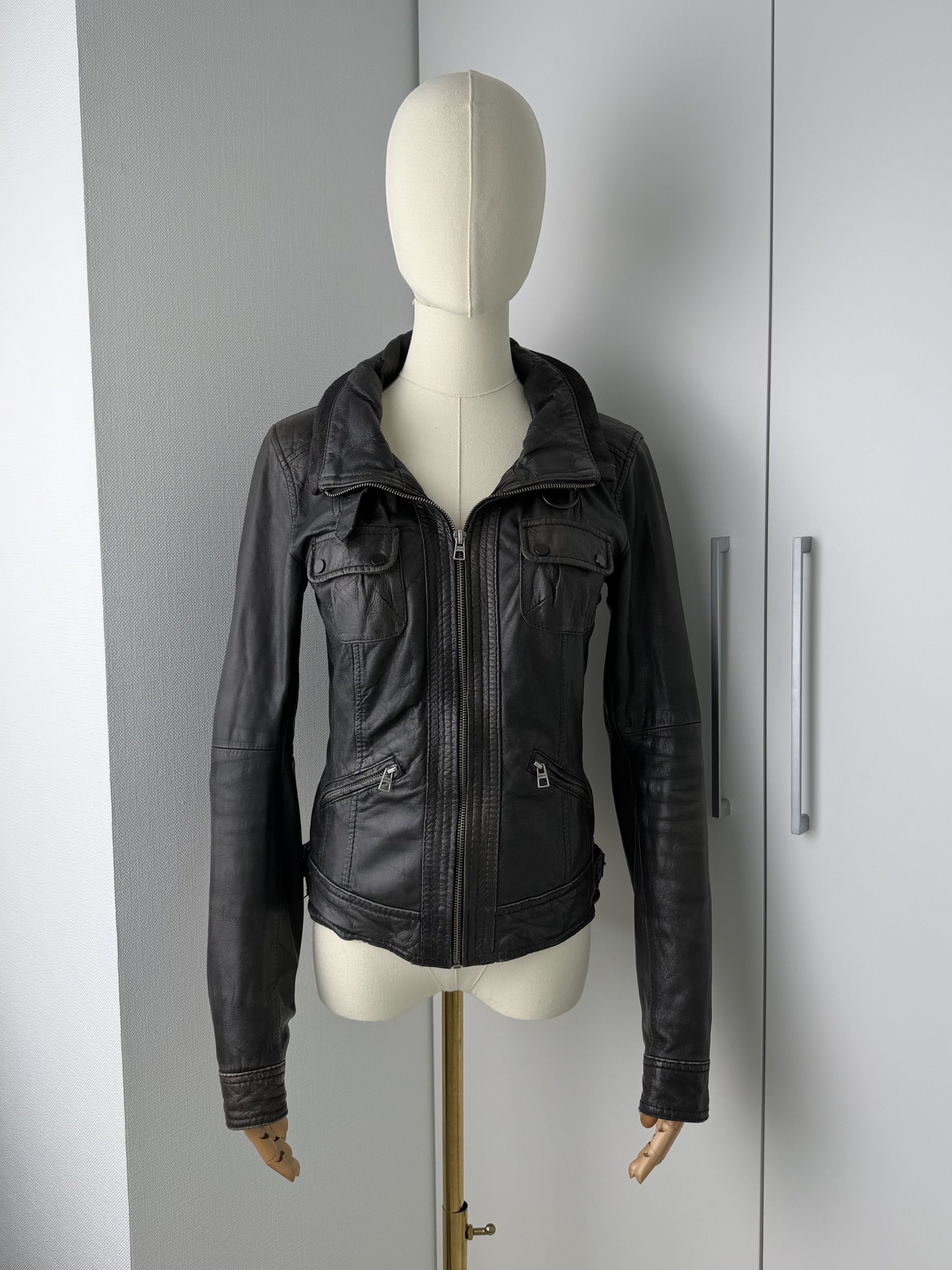 Vintage Vintage Women's Black Leather Jacket Zip Up Biker Style Size M / US 6-8 / IT 42-44 - 1 Thumbnail