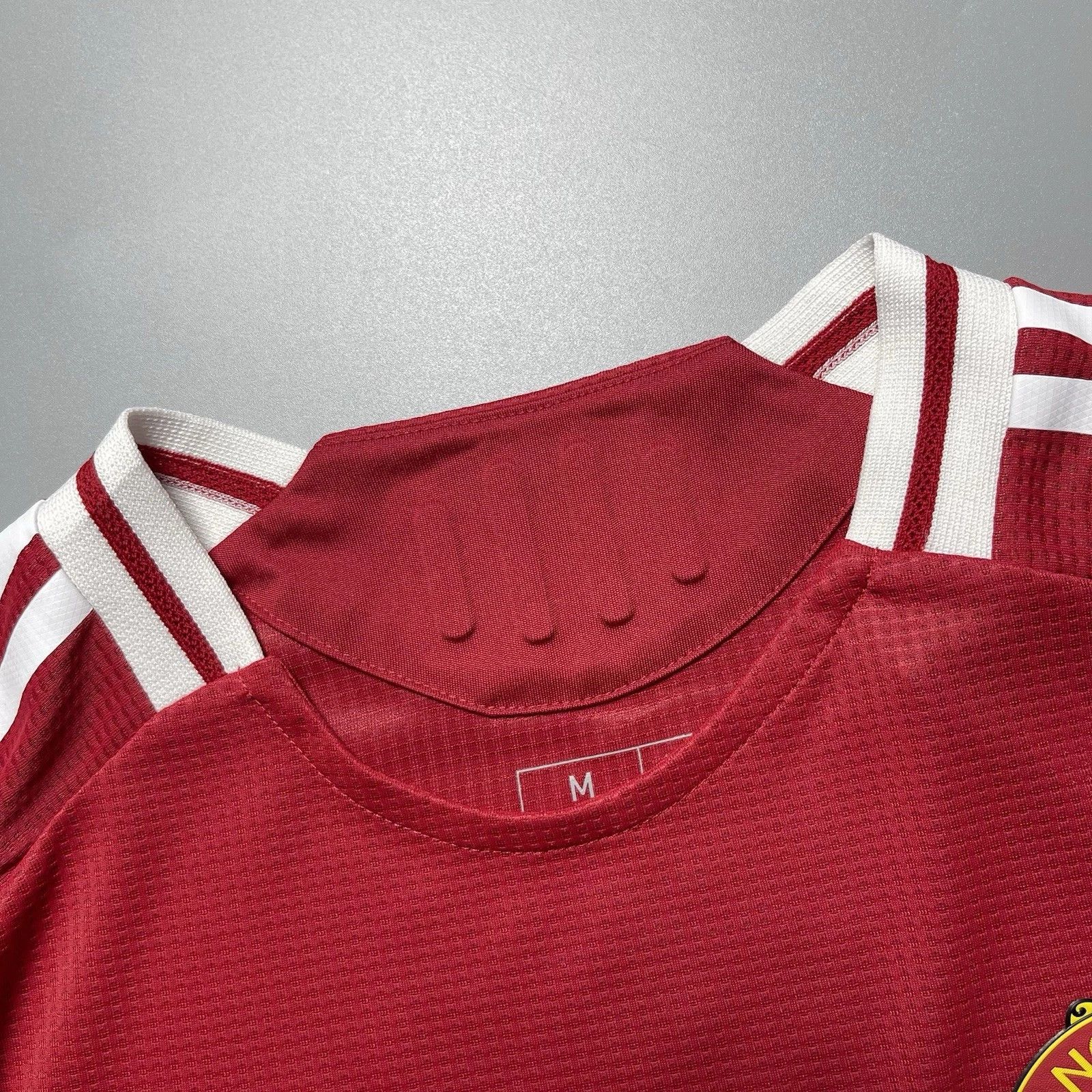 Adidas MAN UNITED ADIDAS 2024/2025 FOOTBALL HOME JERSEY #23 SHAW Size US M / EU 48-50 / 2 - 6 Thumbnail