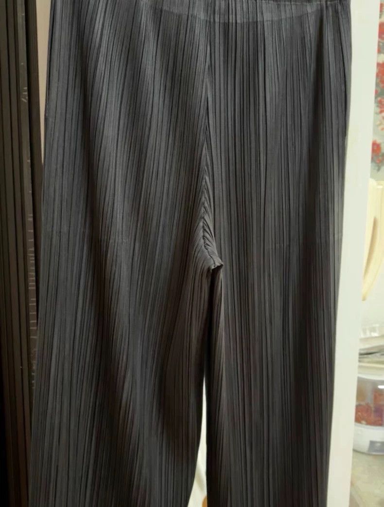 Issey Miyake Issey Miyake size:4 Black pleated pants Size 29" - 2 Thumbnail