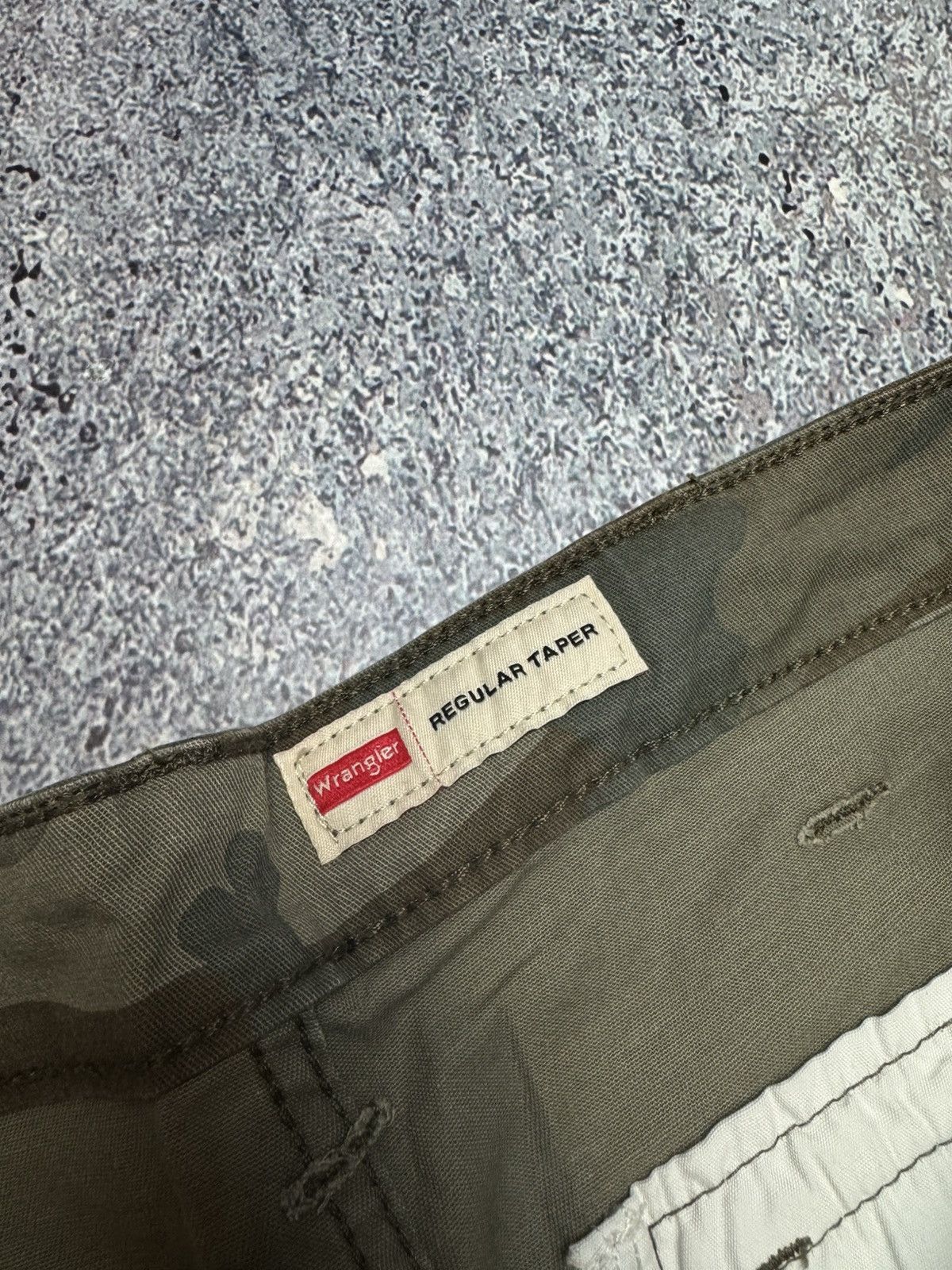 Wrangler CRAZY WRANGLER MULTIPOCKET TACTICAL CAMO PANTS Size US 36 / EU 52 - 5 Thumbnail