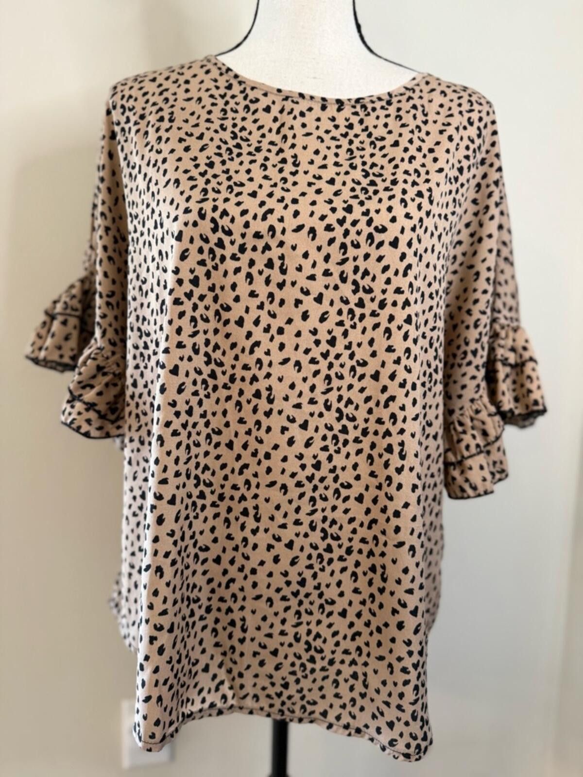 Other Romantic Hut leopard print short flutter sleeve top SZ LG Size L / US 10 / IT 46 - 1 Thumbnail