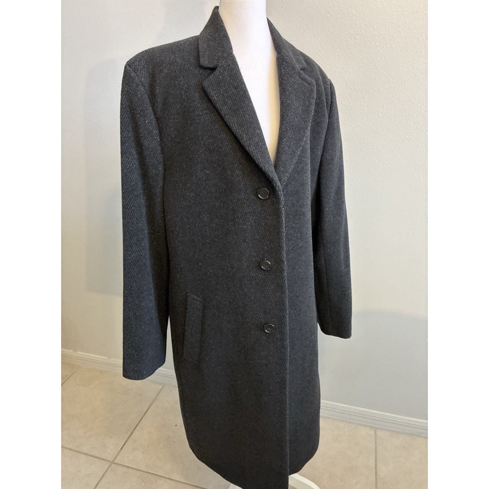 Hickey Freeman Hickey Freeman Gray Herringbone Wool Cashmere Overcoat 42R Size US S / EU 44-46 / 1 - 22 Thumbnail