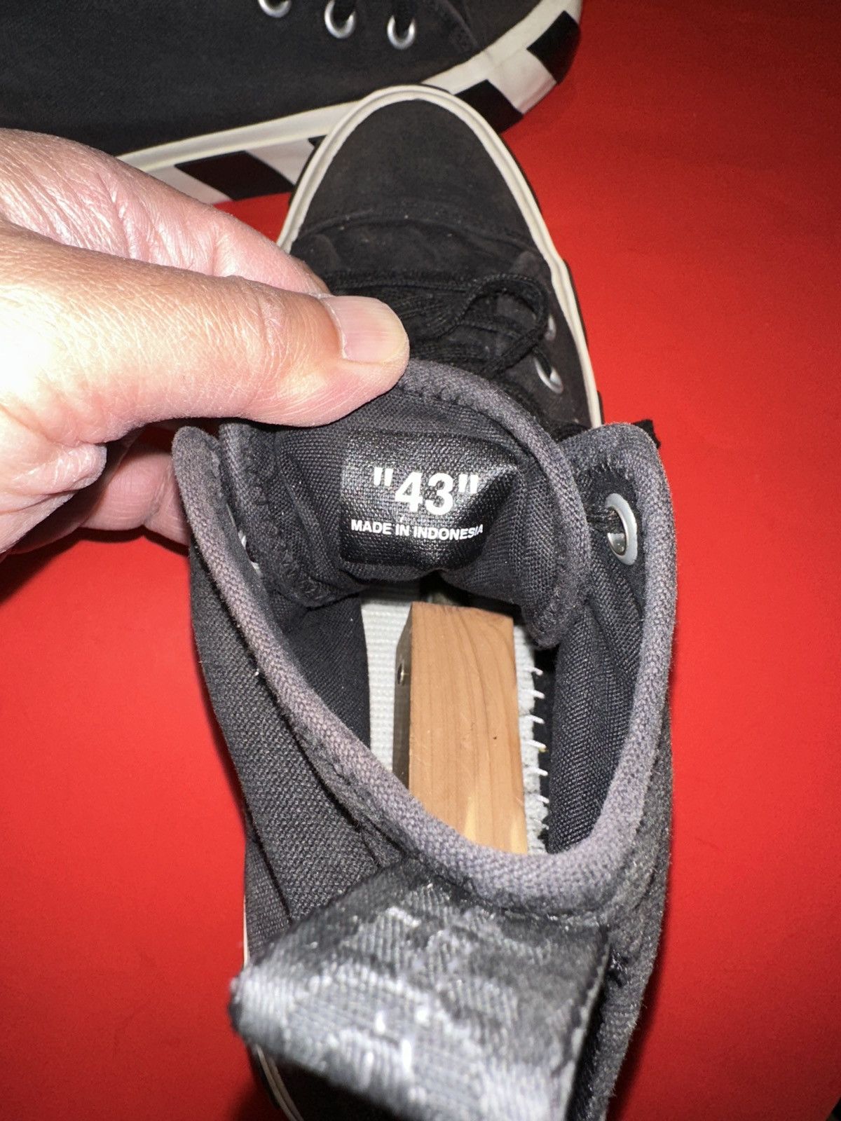 Off-White × Virgil Abloh Off-White Virgil Abloh Mid Top Vulcanized Canvas Sneakers 10 Size US 10 / EU 43 - 10 Thumbnail