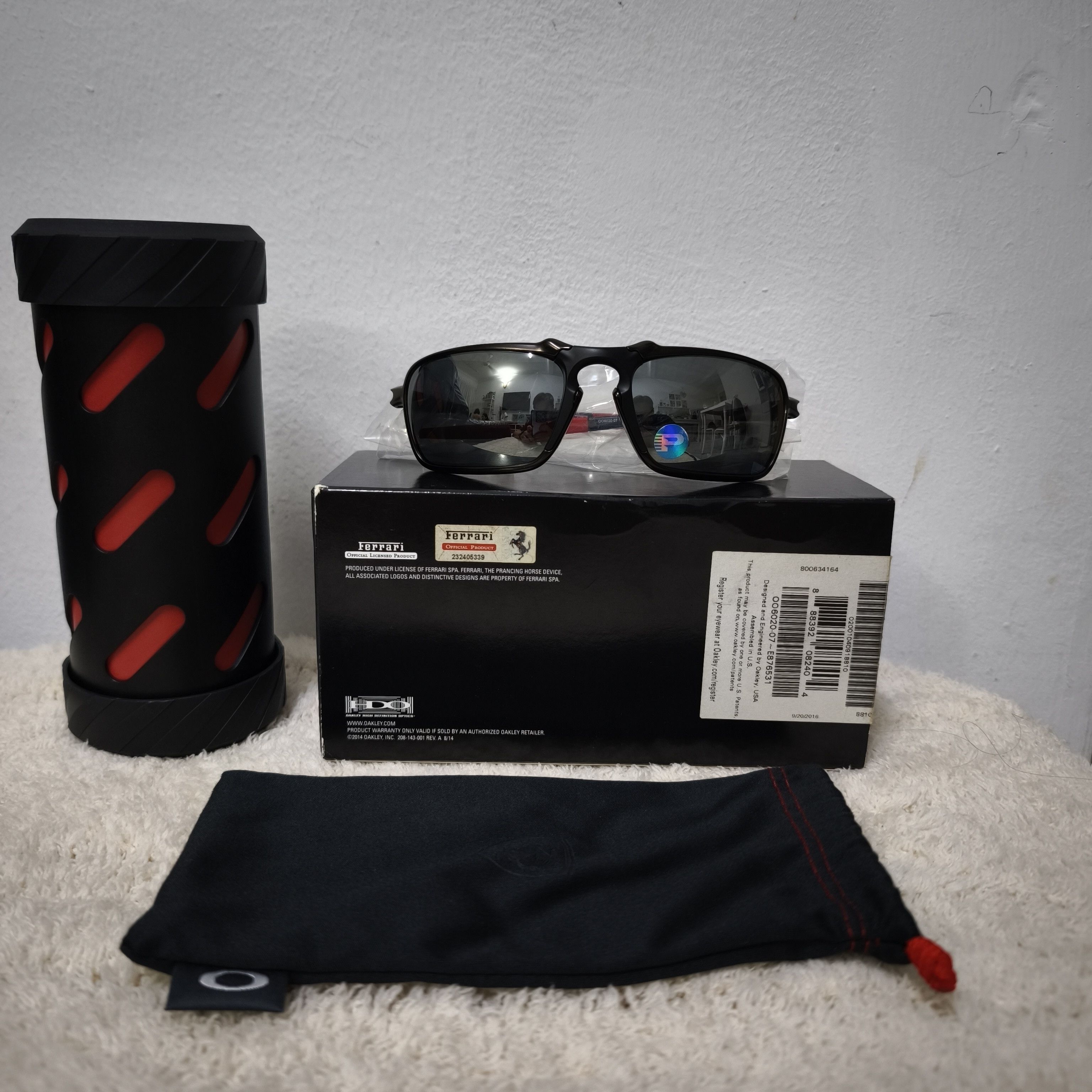 Oakley Oakley Badman Dark Carbon Black Iridium Polarized Size ONE SIZE - 1 Thumbnail