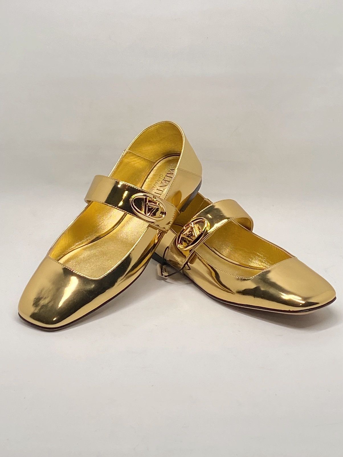 Valentino Valentino Garavani VLogo Mary-Jane ballerina shoes size 36 Size US 6 / IT 36 - 7 Thumbnail