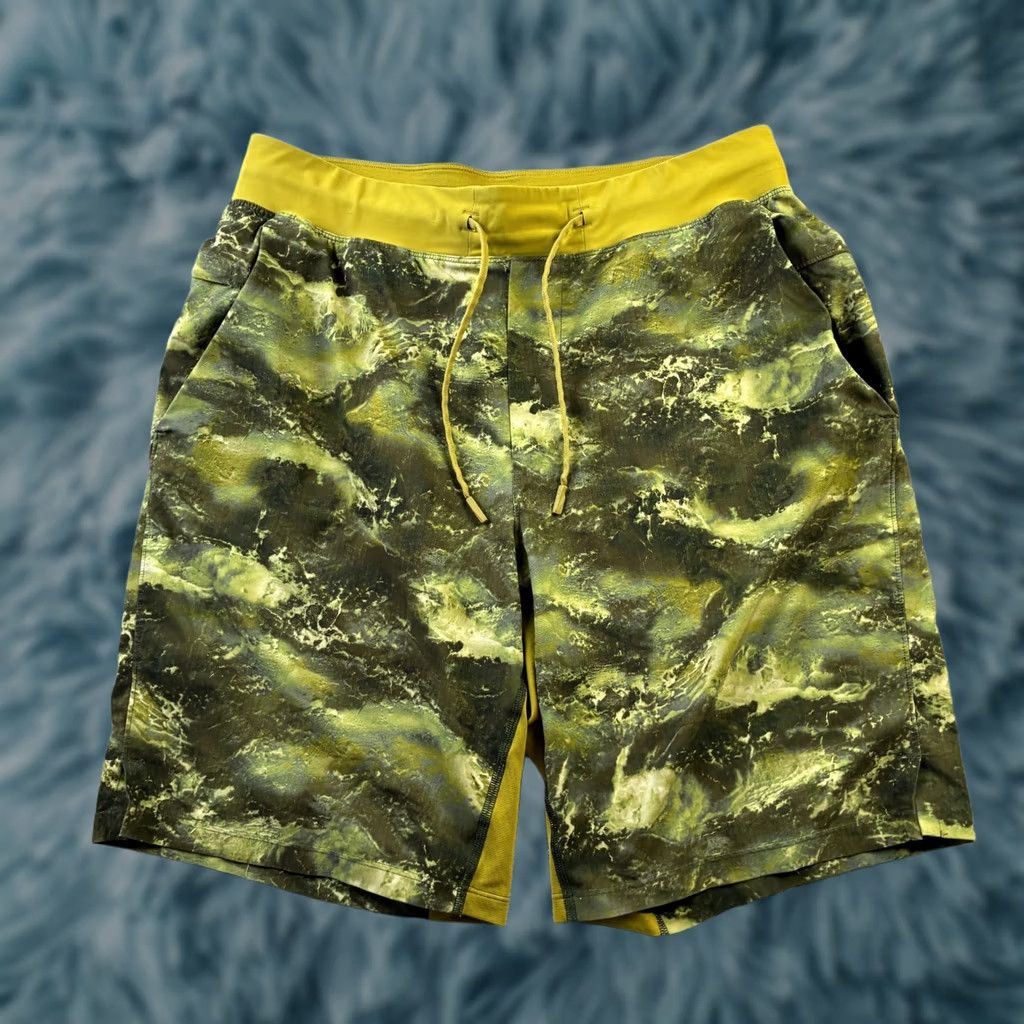 Lululemon Lululemon Shorts Mens M Green Camouflage 9" Running The Linerless Activewear Pockets Drawstring Regular Inseam 9" Baggy? Size US 30 / EU 46 - 1 Thumbnail