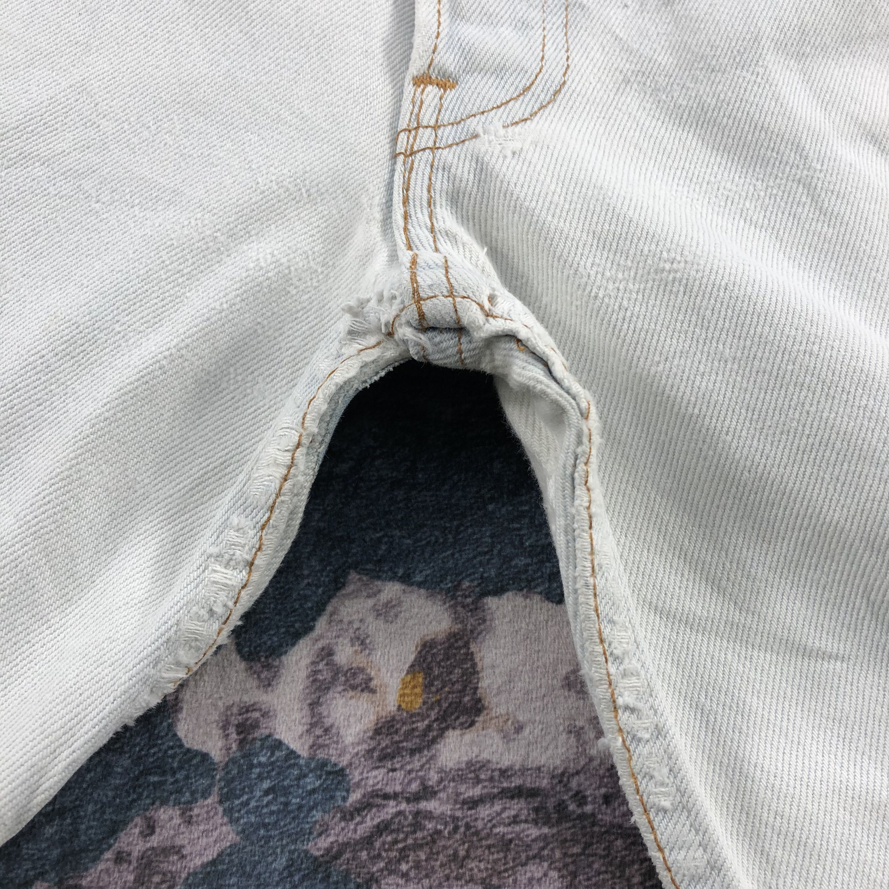 Levi's × Vintage Vintage 90s Light Wash Levis 501 Jeans-JM2525 Size US 32 / EU 48 - 11 Thumbnail