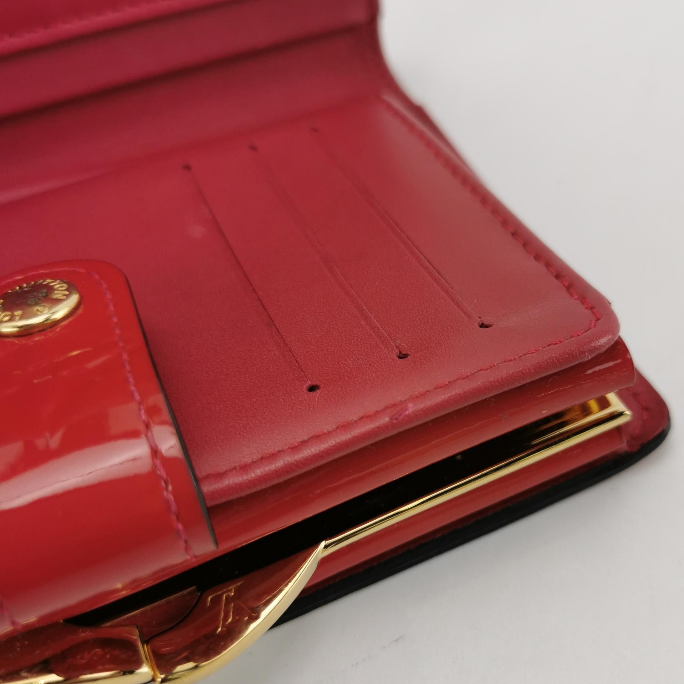 Louis Vuitton Louis Vuitton (LV) Patent leather solid color monogram port Size ONE SIZE - 5 Thumbnail