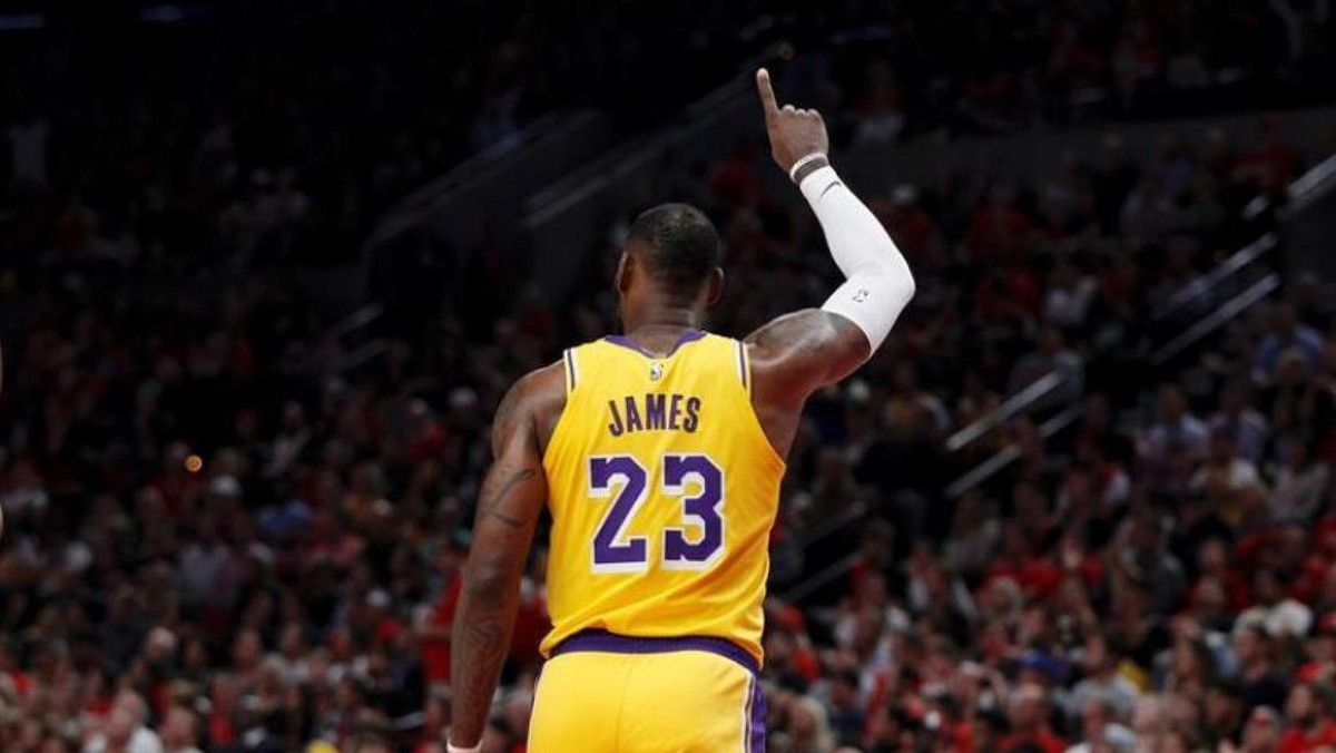 Nike Nike Los Angeles Lakers LeBron James #23 NBA Jersey Size US M / EU 48-50 / 2 - 1 Thumbnail