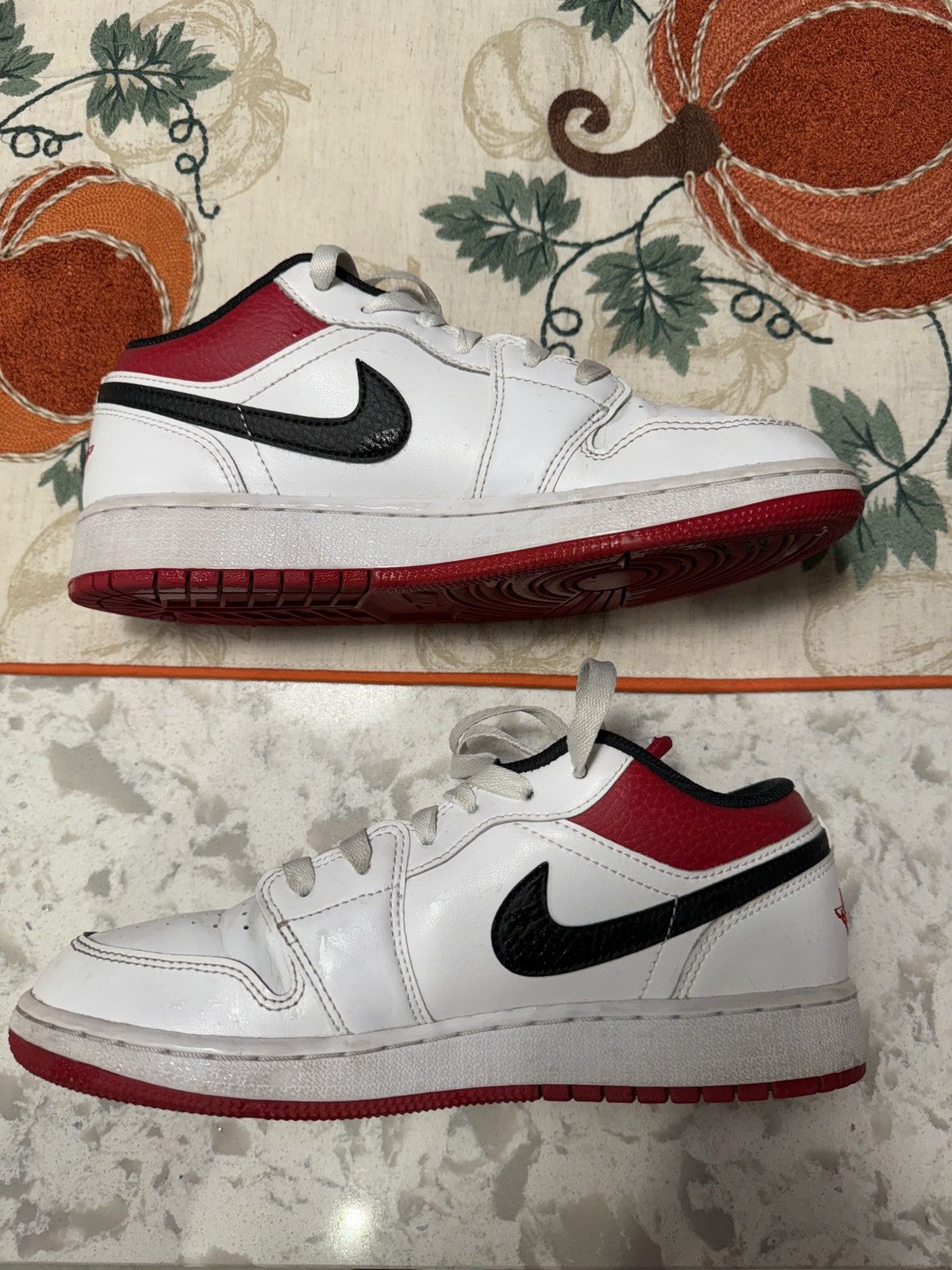 low top jordan 1s black and white