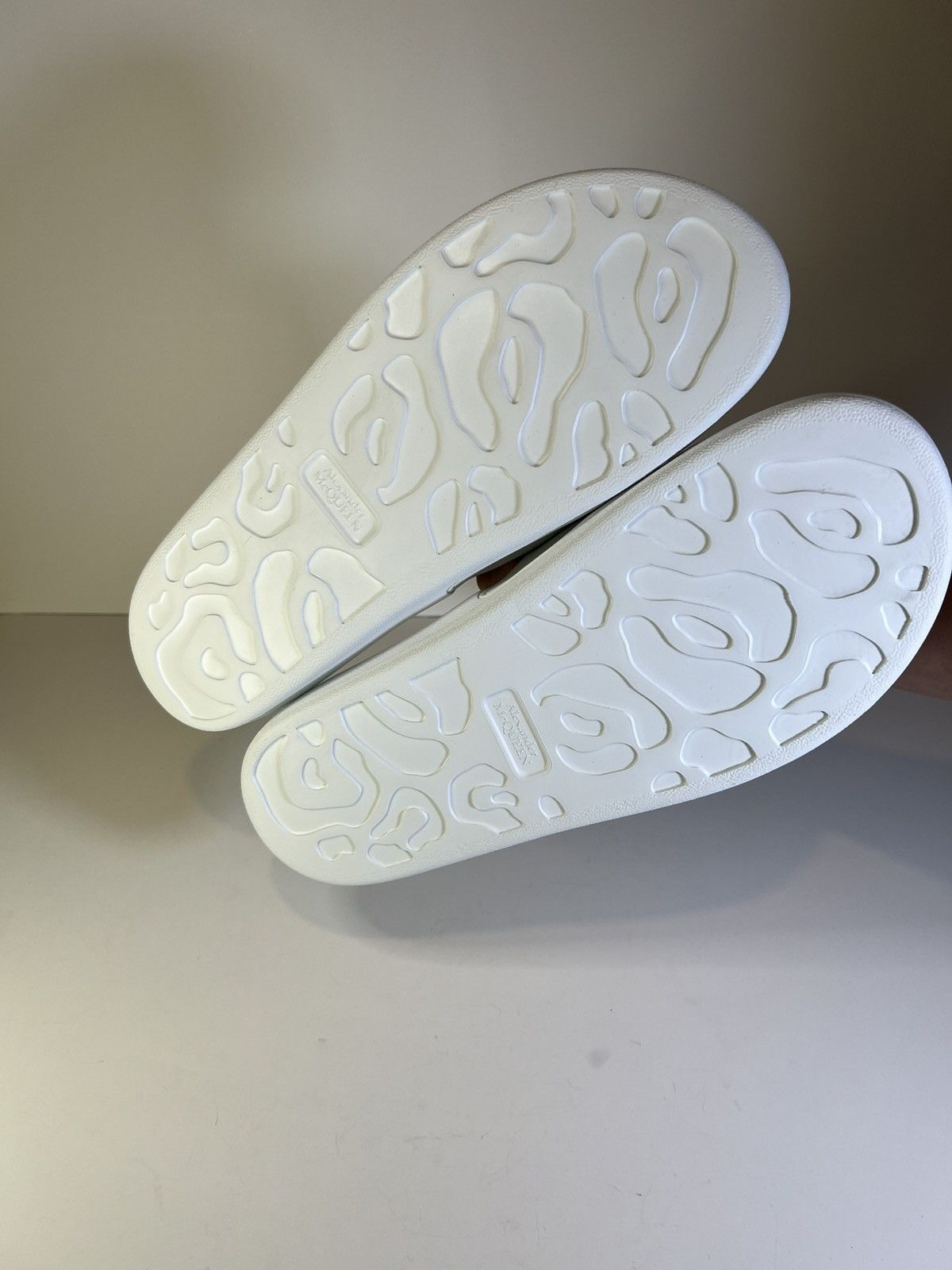 Alexander McQueen Alexander McQueen men's logo-embossed rubber pool slides Size US 12 / EU 45 - 4 Thumbnail