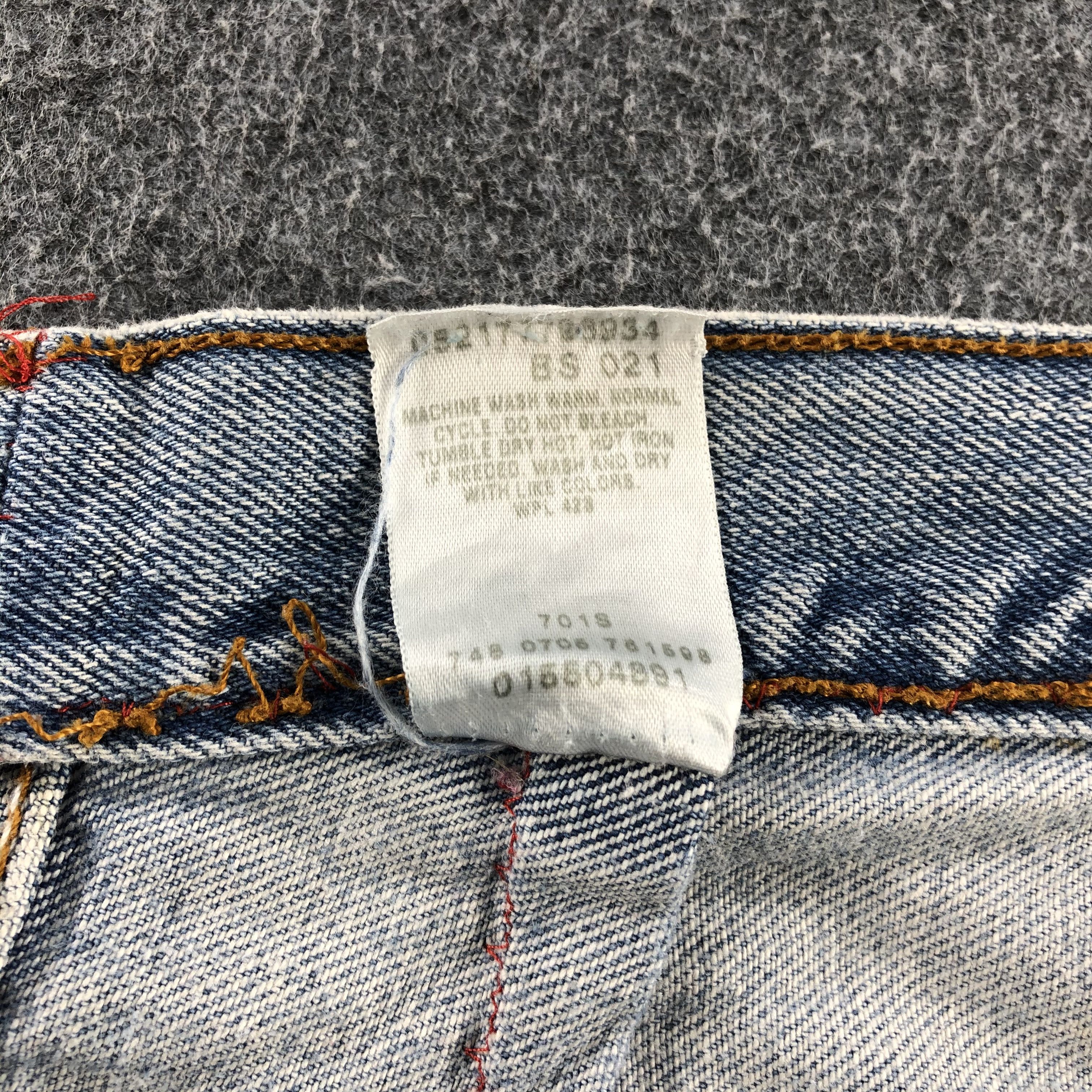 Levi's W51 Light Wash Vintage Levis 550 Jeans-J1176 Size US 44 / EU 60 - 12 Thumbnail