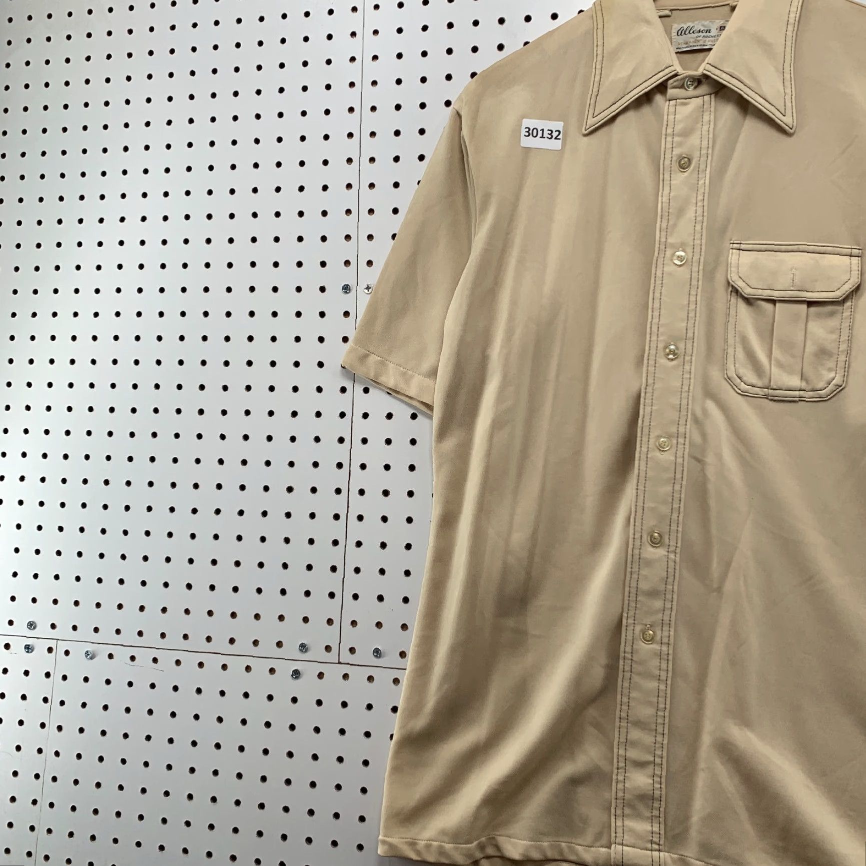 Vintage VINTAGE Alleson Of Rochester Button-Up Shirt Beige Mens Large Short Sleeve Long Pocket 70s 80s Size US L / EU 52-54 / 3 - 3 Thumbnail