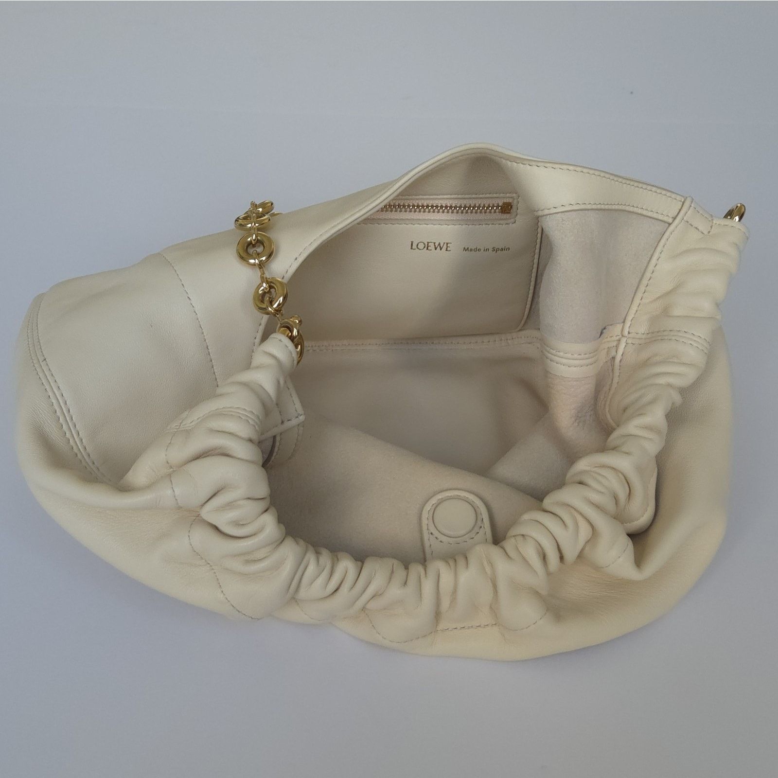 Loewe Loewe Cream Lambskin Leather Small Squeeze Bag Size ONE SIZE - 4 Thumbnail
