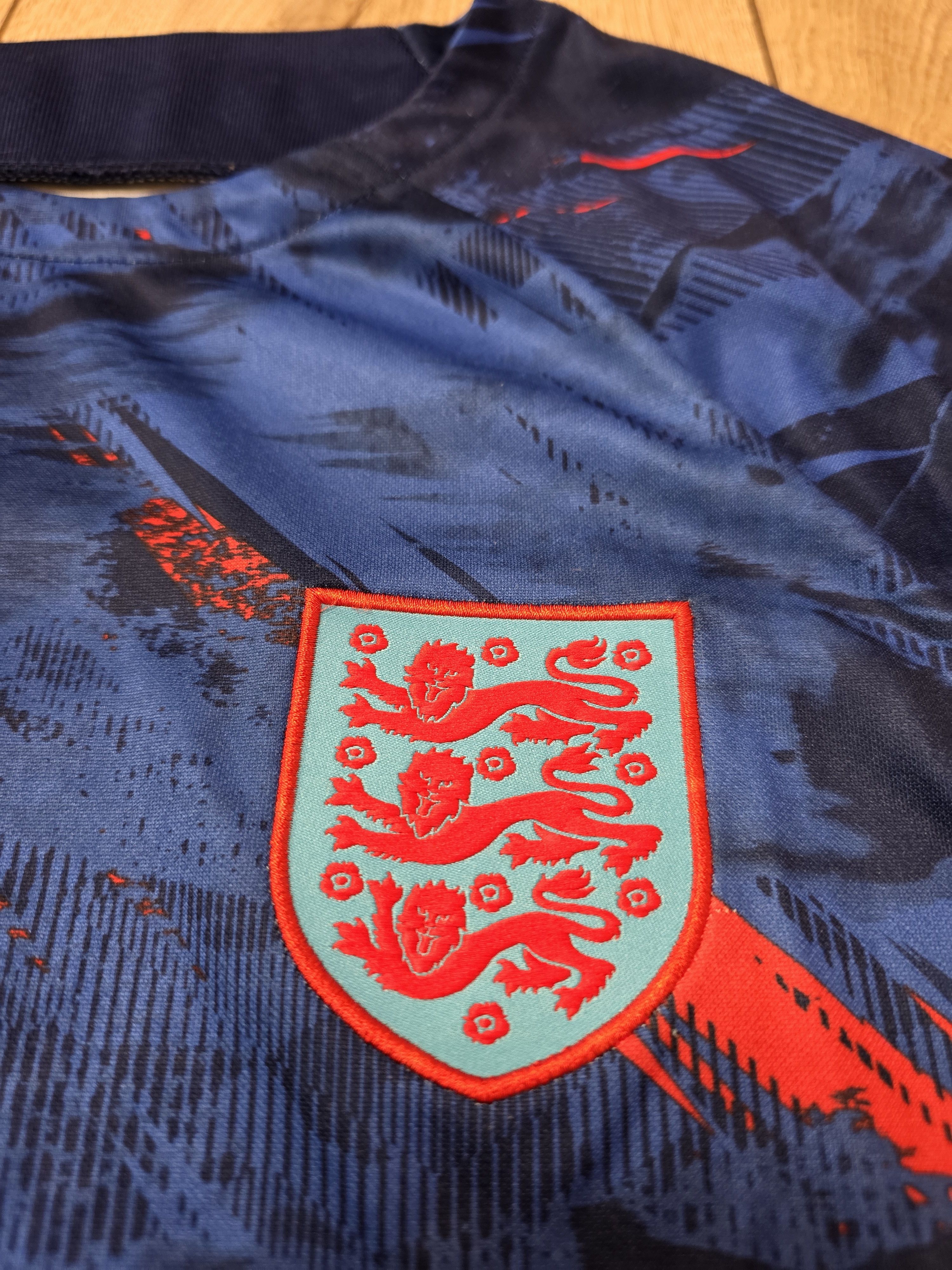 Nike ENGLAND 2022 2023 PRE-MATCH FOOTBALL SHIRT SOCCER JERSEY Size US M / EU 48-50 / 2 - 4 Thumbnail