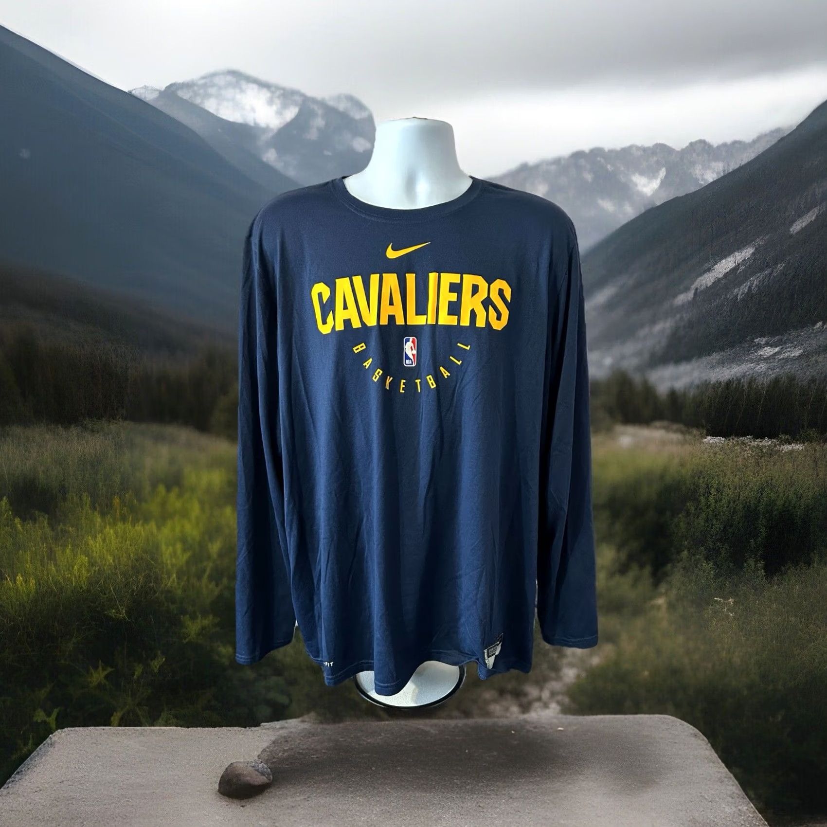 Nike VINTAGE Cleveland Cavaliers Cavs Nike Dri-Fit Long Sleeve Shirt Men 2XL Tall Navy blue Nike Dri-Fit Logo Sports NBA Basketball Mens Size US XXL / EU 58 / 5 - 3 Thumbnail