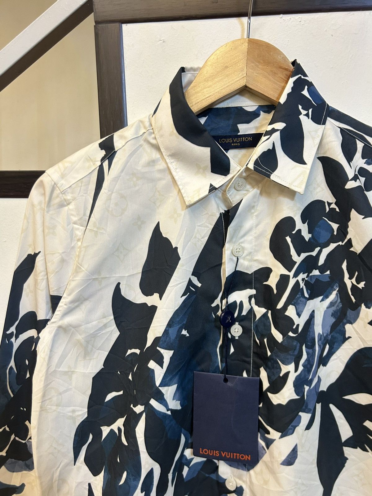 Louis Vuitton Louis Vuitton x Virgil Abloh Monogram Tapestry Floral Shirt Size US M / EU 48-50 / 2 - 5 Thumbnail