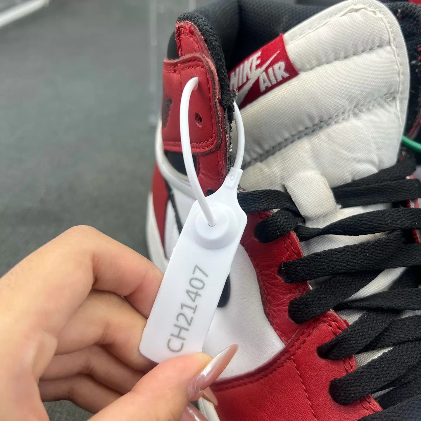 Nike AJ1 Chicago 2015 Size 43 New With Box Size US 10 / EU 43 - 9 Thumbnail
