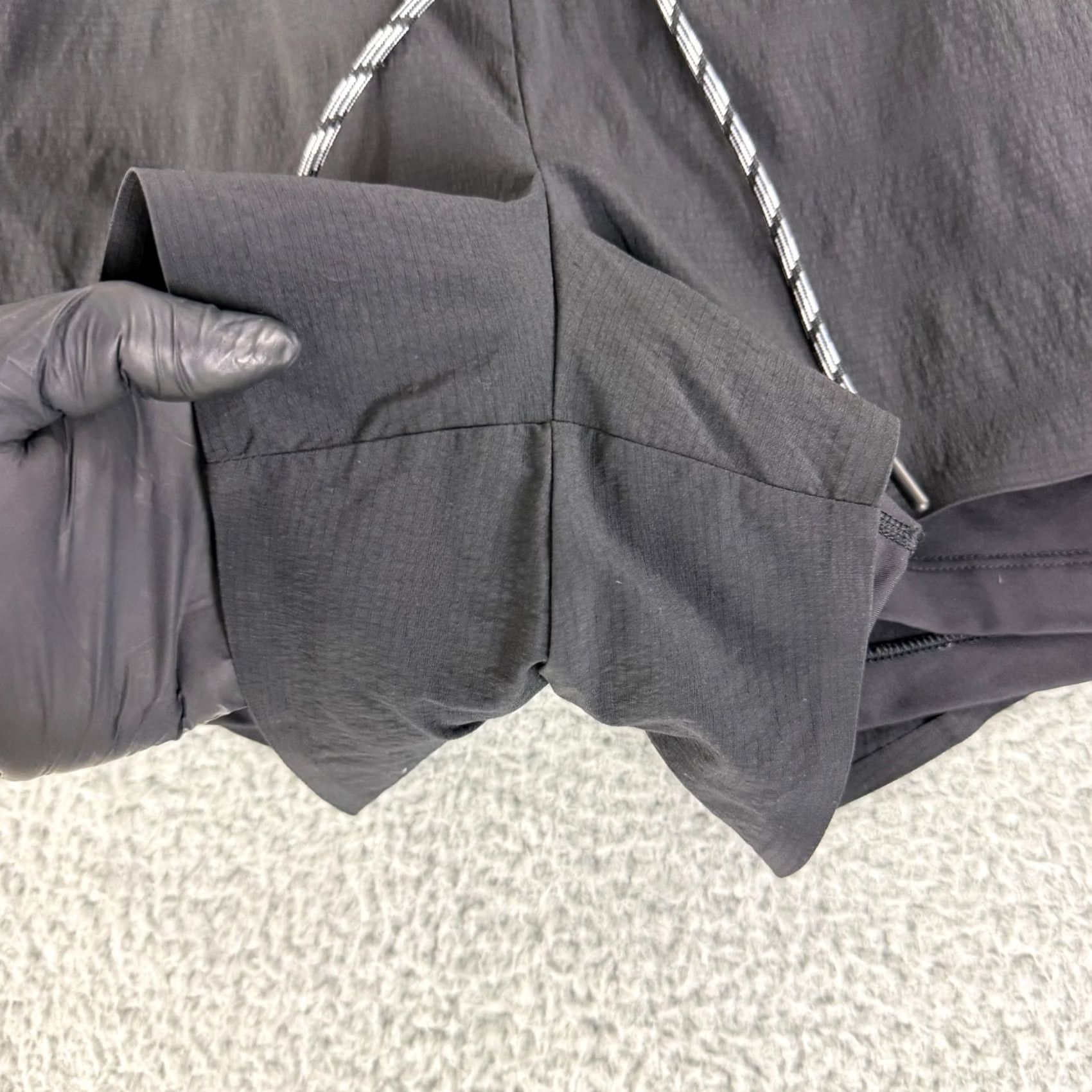 Athleta Athleta Shorts Womens Medium Black Drawstring 2 in 1 Athletic Run Easy Care Pockets Size 32" / US 10 / IT 46 - 4 Thumbnail