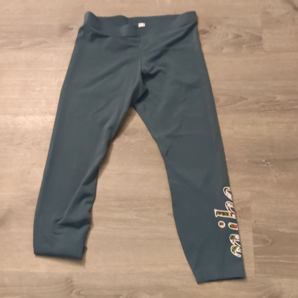 Nike Nike green floral capris size large Size 29" - 1 Thumbnail
