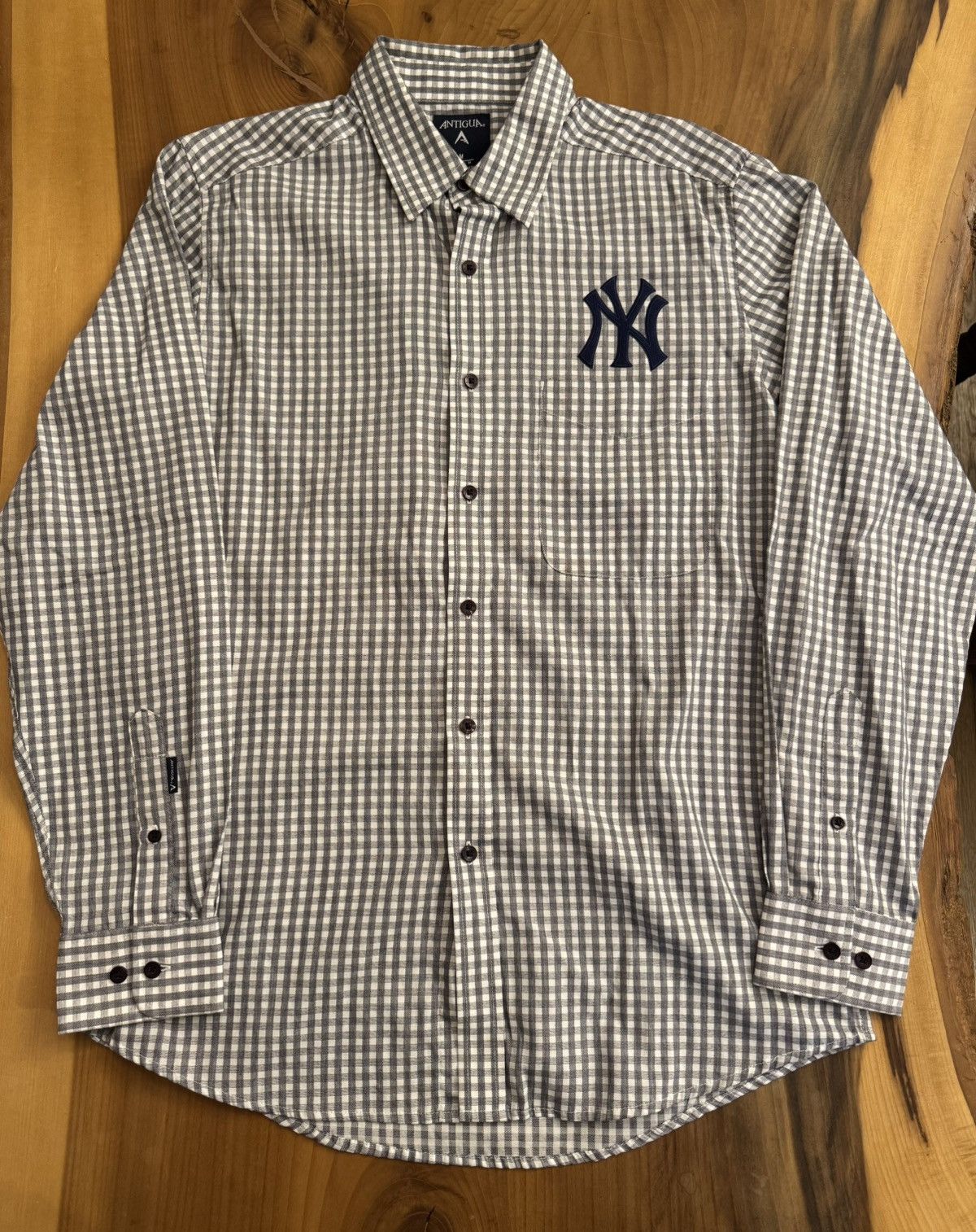 Vintage Vintage Antigua Yankees Button-Up Shirt Size US M / EU 48-50 / 2 - 1 Thumbnail
