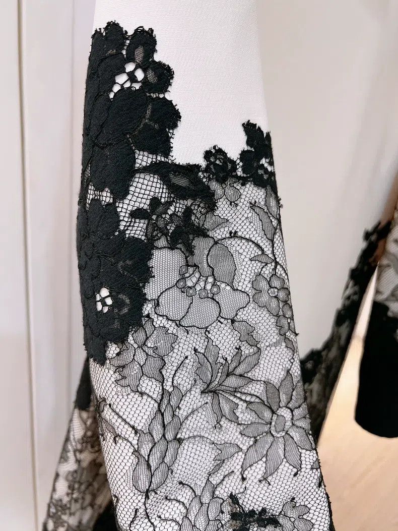 Valentino Valentino Black and white lace dress Size S / US 4 / IT 40 - 6 Thumbnail