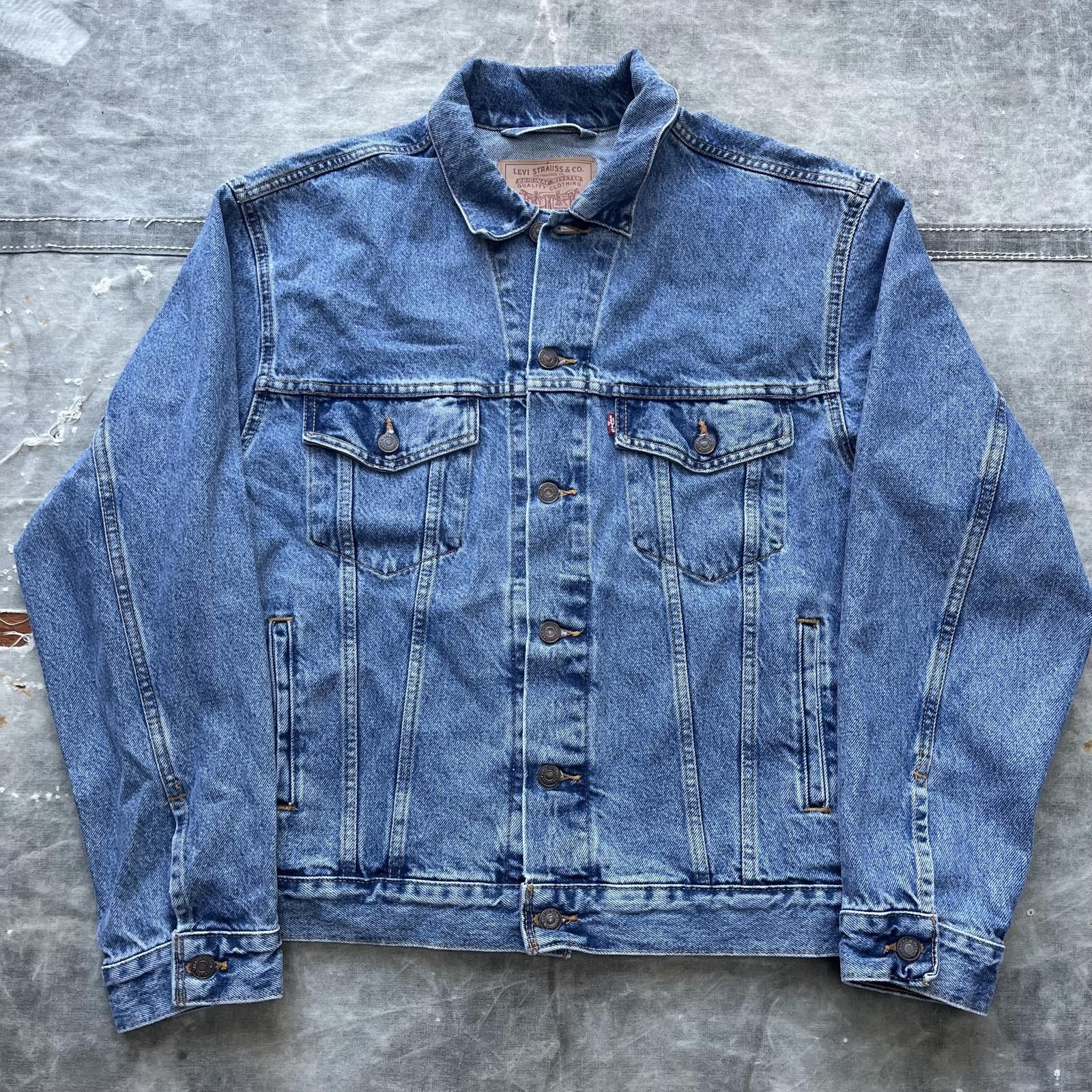 Levi's × Vintage Vintage 90s Levi’s Denim Eagle Embroidered Trucker Jacket Size US M / EU 48-50 / 2 - 2 Thumbnail