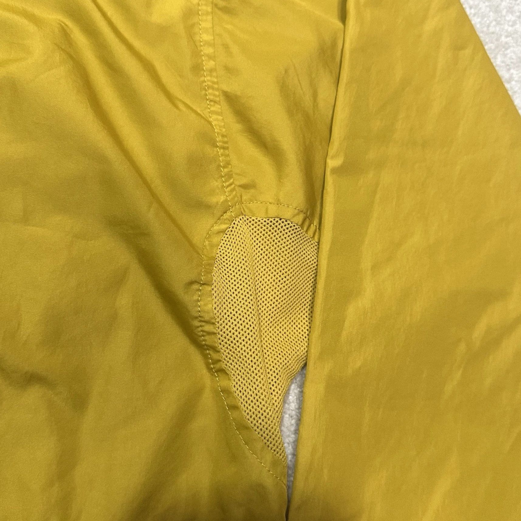 Nike VINTAGE Nike Windbreaker Anorak Jacket Mens XL Gold Mini Swoosh Windbreaker Jacket Logo Nike Team Mens XL Gold Size US XL / EU 56 / 4 - 5 Thumbnail