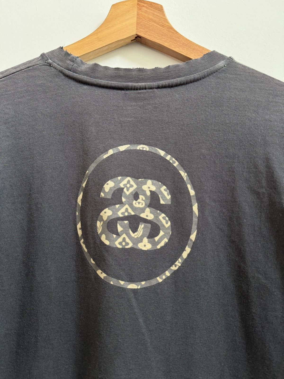 Stussy Vintage Stussy No 4 Monogram LV T-Shirt Size US L / EU 52-54 / 3 - 6 Thumbnail