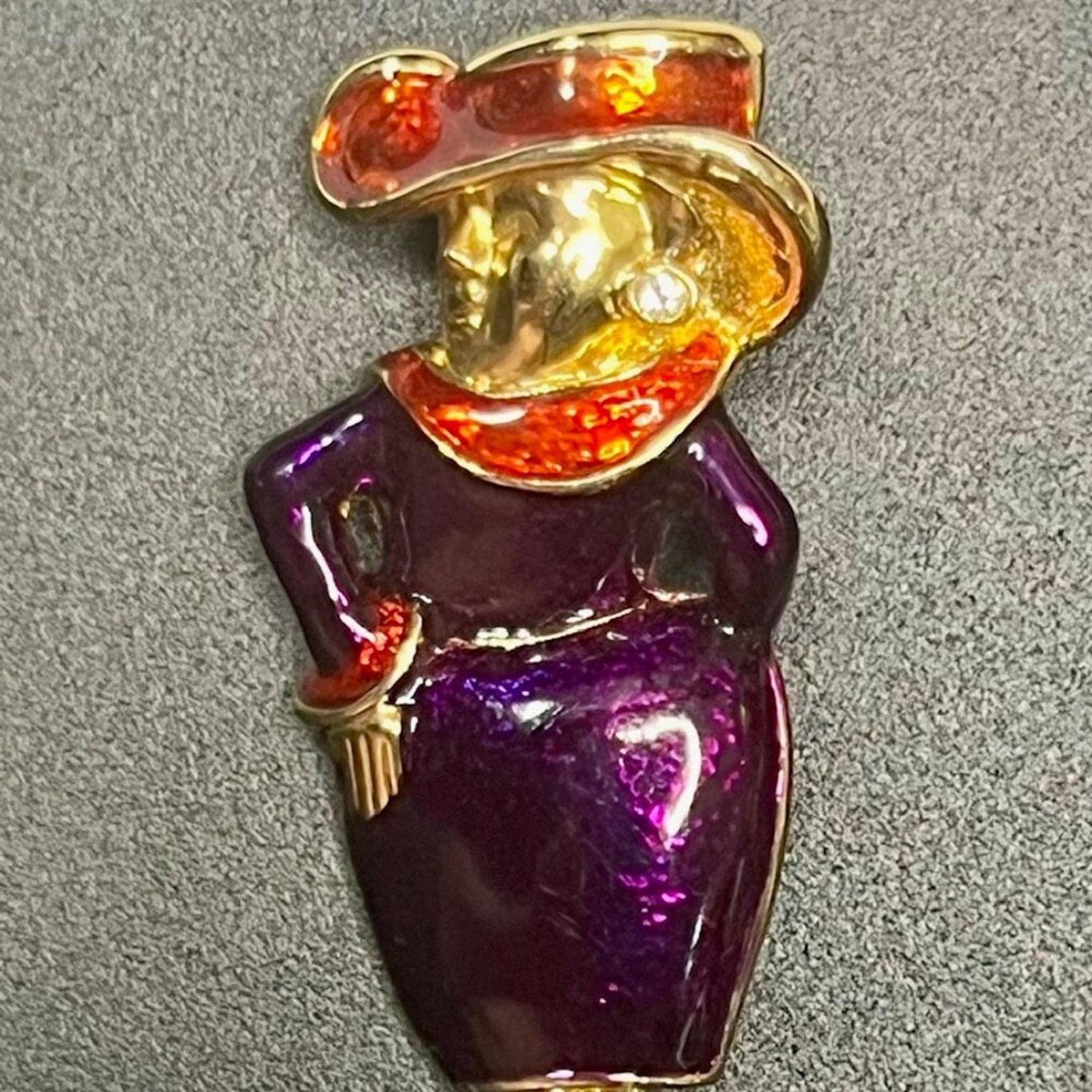 & Other Stories Fashion Lady Figure, Purple and red enamel, goldtone, VGC Size ONE SIZE - 1 Thumbnail