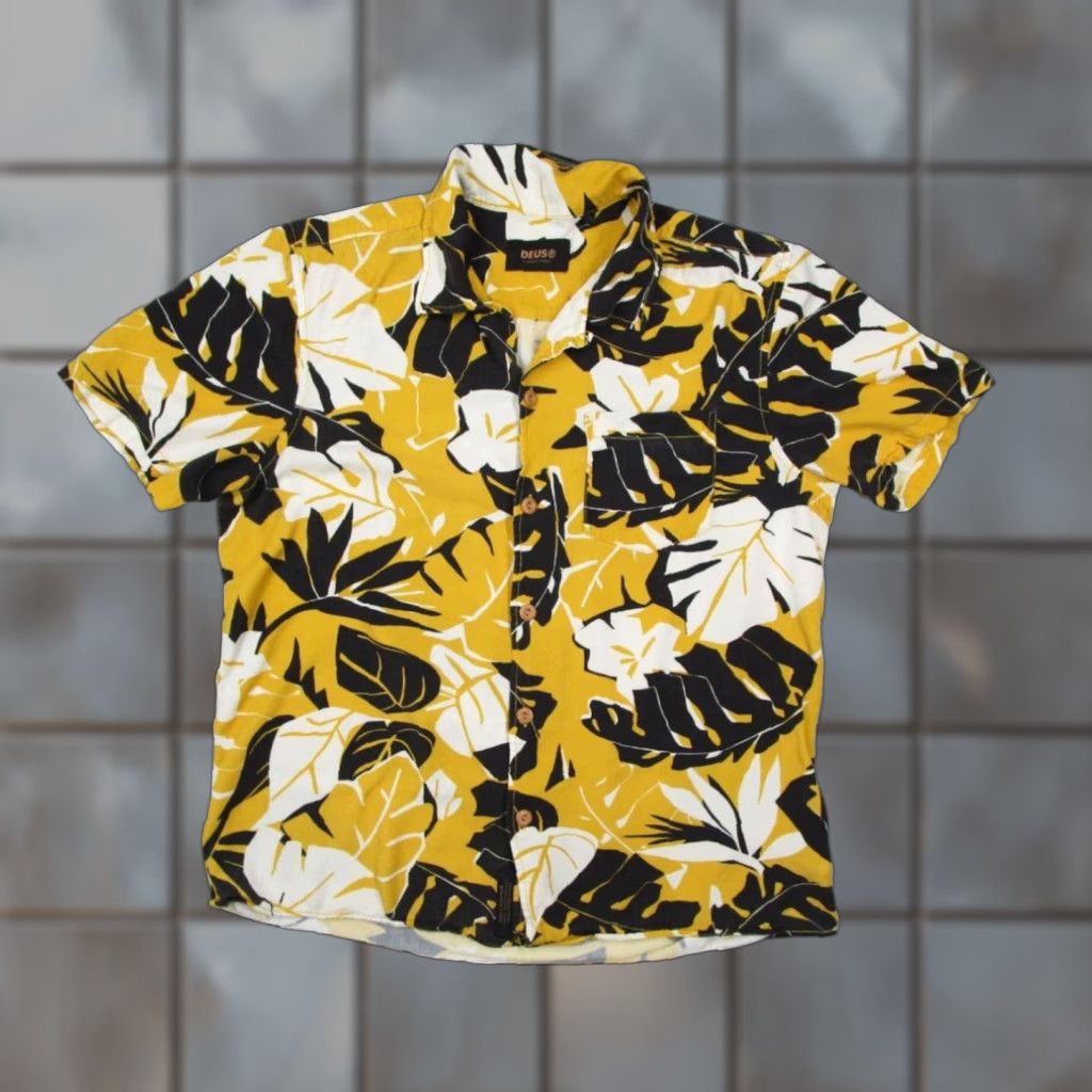 Vintage Mens Yellow Floral Short Sleeve Button Up Hawaiian Shirt Large Size US L / EU 52-54 / 3 - 1 Thumbnail