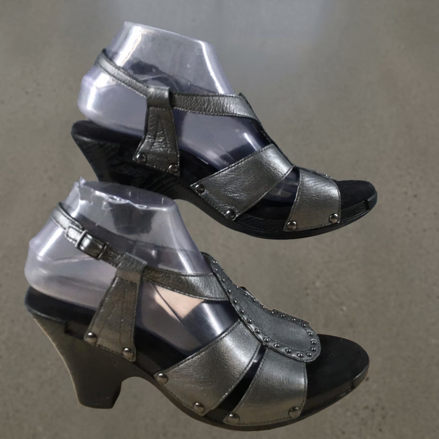 Vintage White Mountain Sandals Womens 9.5 M King Fish Slingback Silver Leather Studded Sandal Size US 10 / IT 40 - 1 Thumbnail