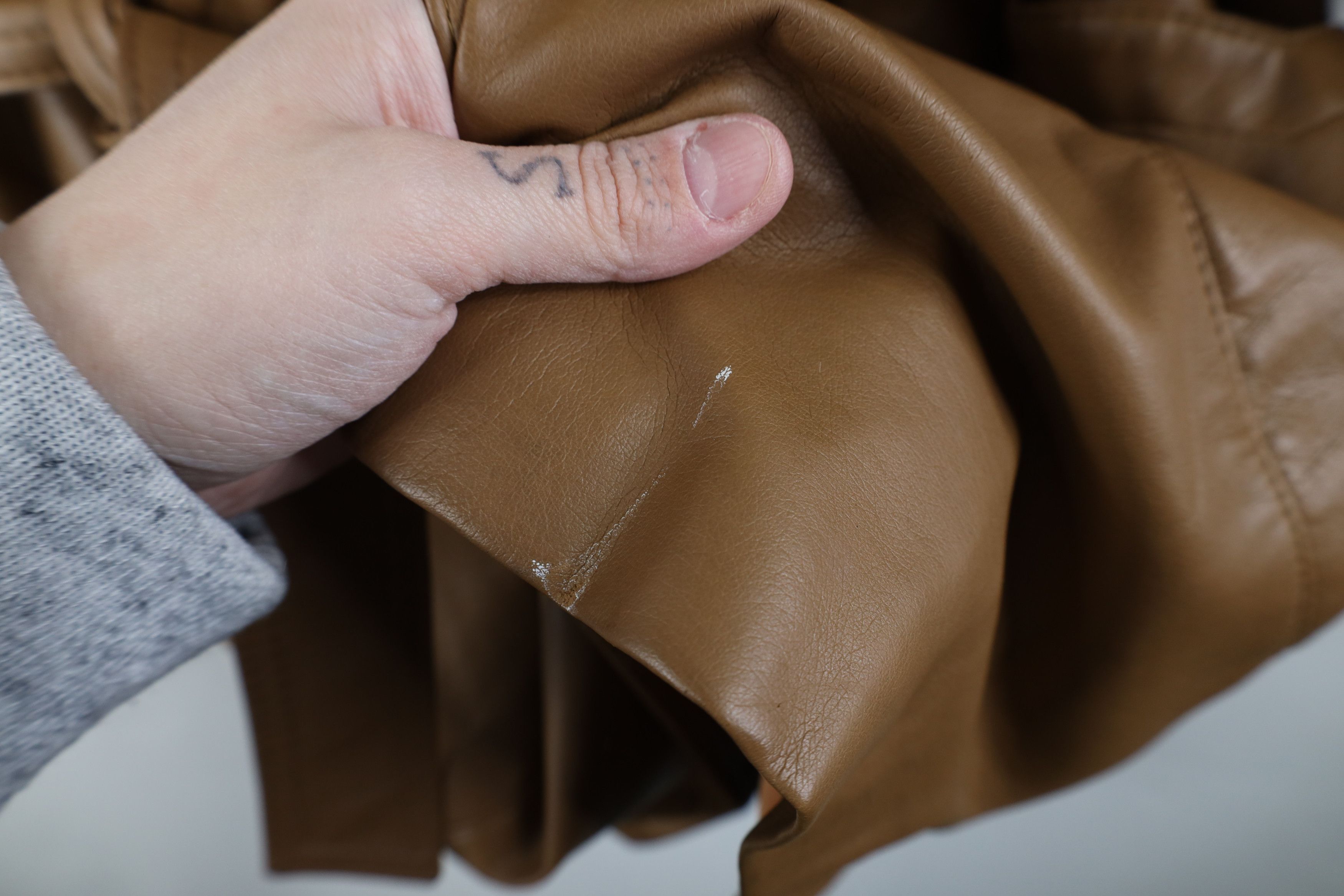 Vintage Vintage 70s Streetwear Fur Collar Faux Leather Belted Coat Size XXL / US 16-18 / IT 52-54 - 7 Thumbnail