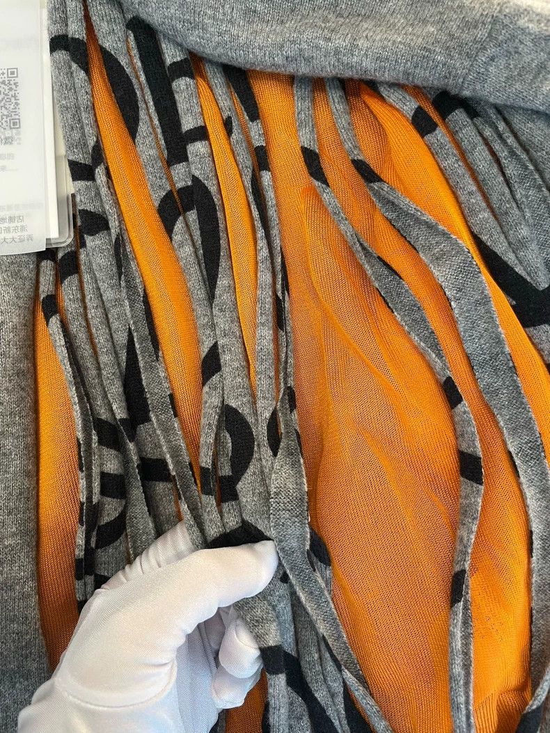 Loewe LOEWE Gray printed logo cashmere sweater Size M / US 6-8 / IT 42-44 - 5 Thumbnail