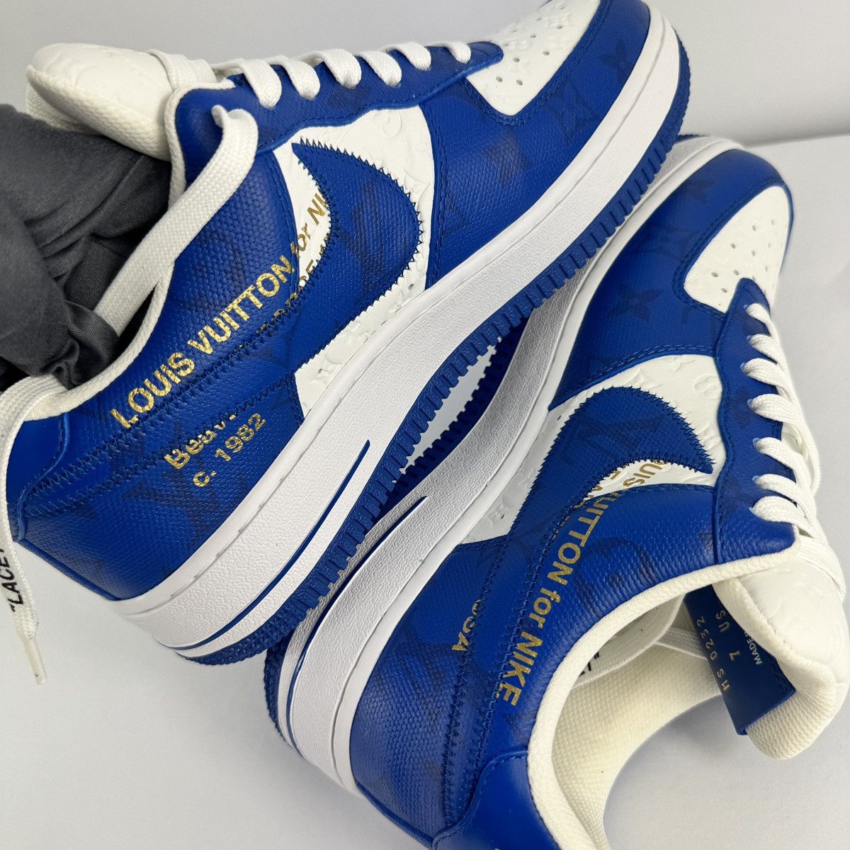 Louis Vuitton LOUIS VUITTON X NIKE AIR FORCE 1 BLUE SNEAKERS Size US 7 / EU 40 - 6 Thumbnail