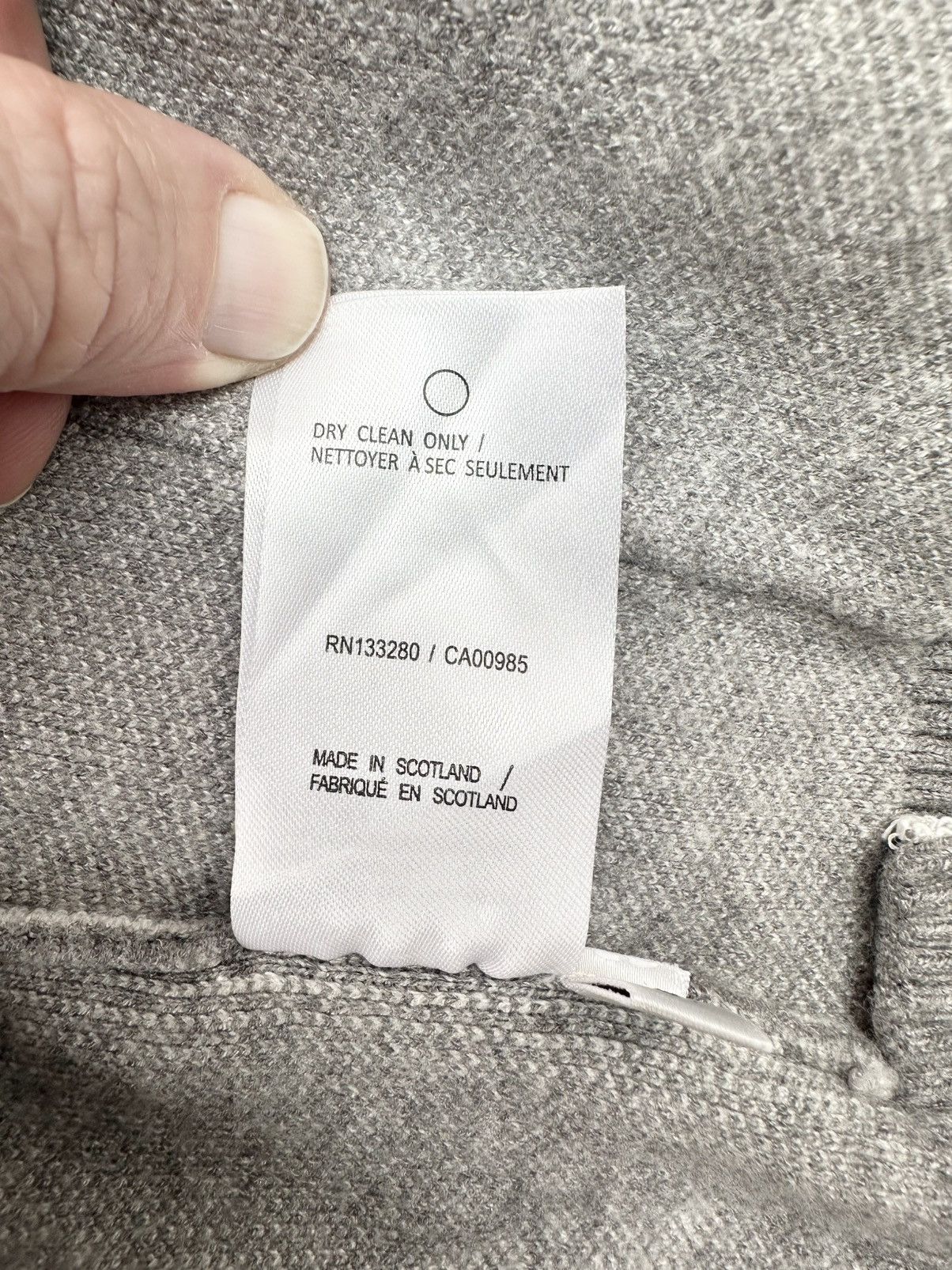 Thom Browne Cardigan decorated with Dolphins in 100% cashmere Size US M / EU 48-50 / 2 - 11 Thumbnail