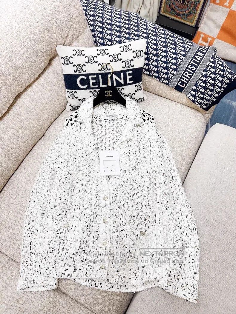 Chanel Chanel 23c beige hollow knitted sequin diamond button knit Size XS / US 0-2 / IT 36-38 - 2 Thumbnail
