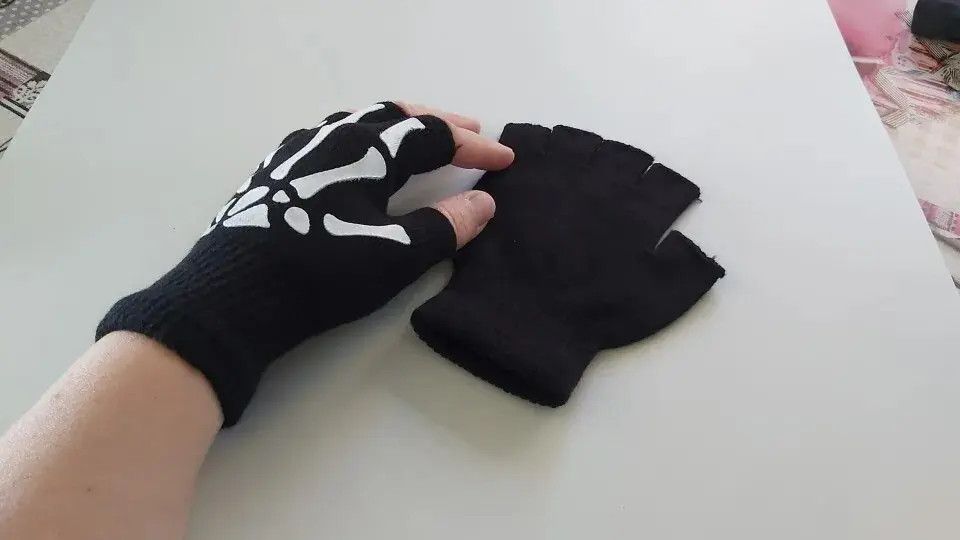 Japanese Brand Horror Half Finger Skull Skeleton Gloves Size ONE SIZE - 10 Thumbnail