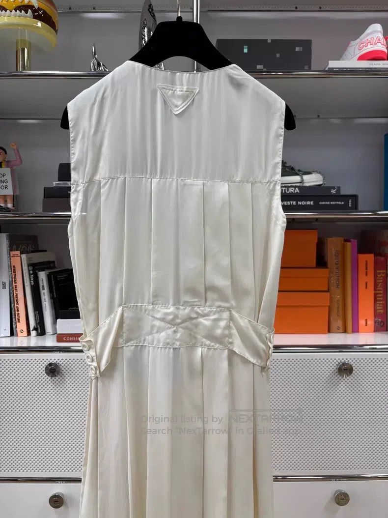 Prada Prada White sleeveless triangle pleated dress Size XS / US 0-2 / IT 36-38 - 4 Thumbnail