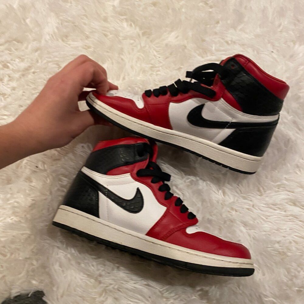 Nike Nike Air Jordan 1 Retro High Satin Snake Chicago (W) – Size Size US 7.5 / IT 37.5 - 7 Thumbnail