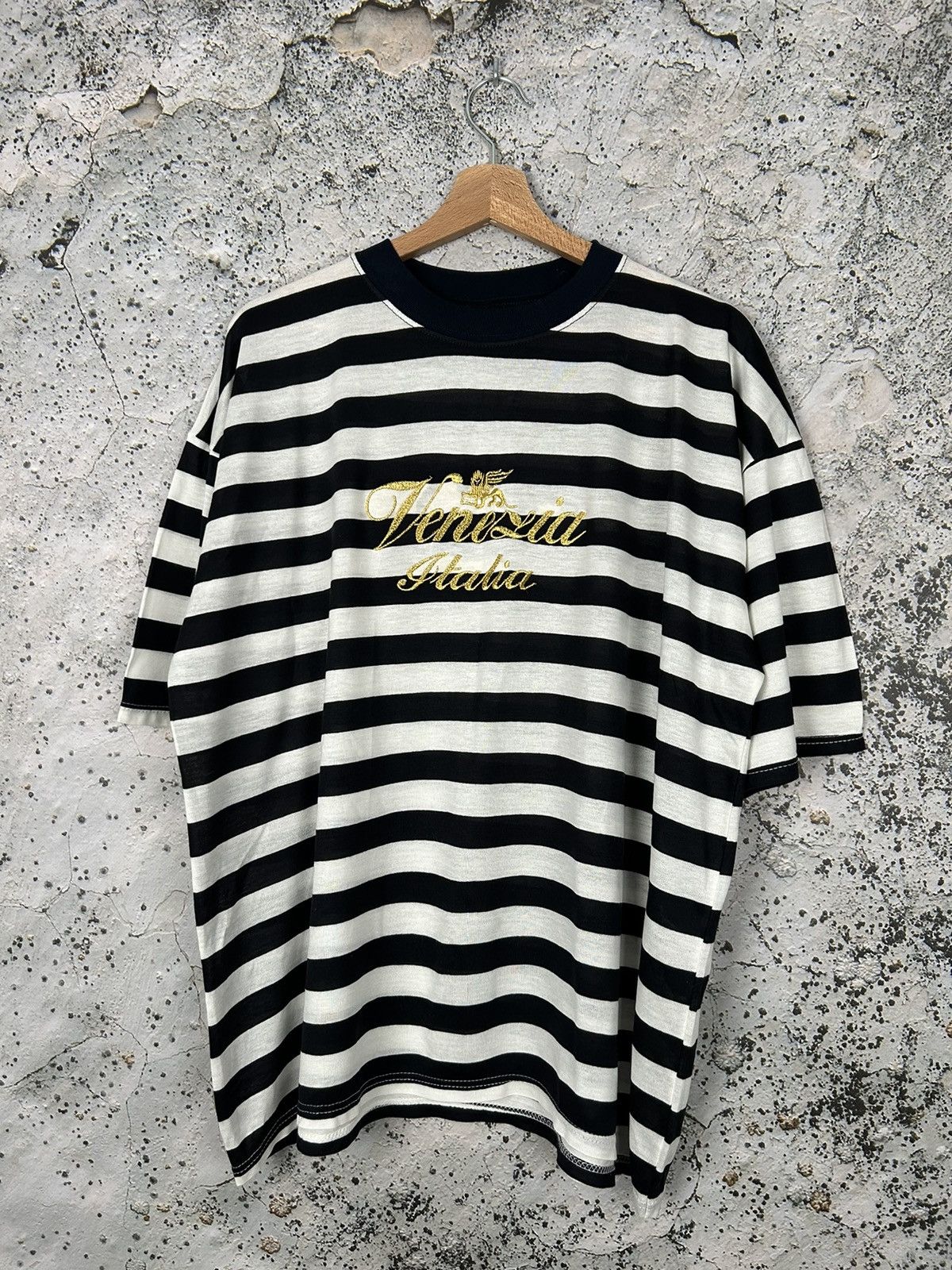 Vintage Vintage Venezia Italia Stripped Tee 90s Streetwear Grunge Size US XL / EU 56 / 4 - 1 Thumbnail