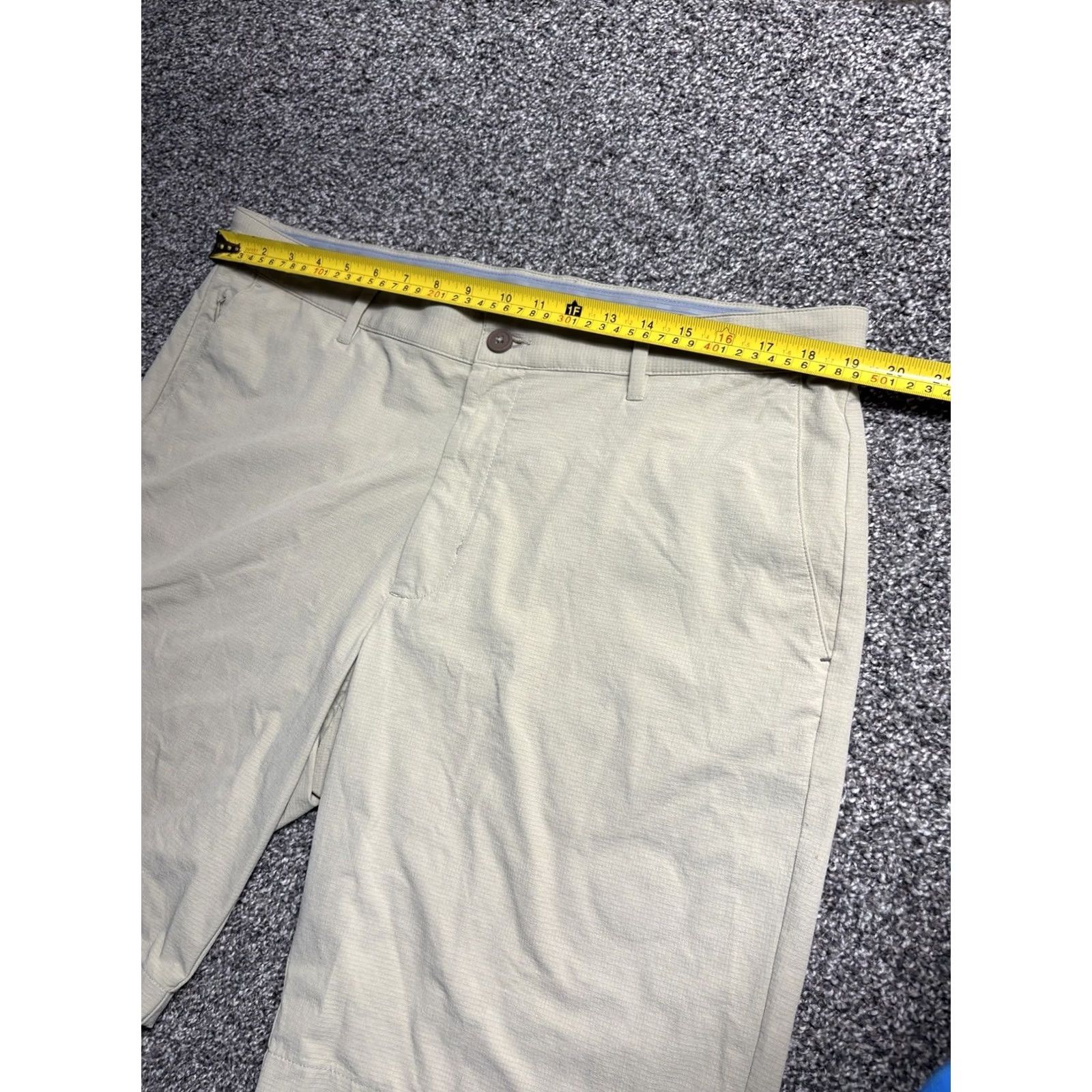 Tommy Bahama Tommy Bahama Shorts Mens 38 Khaki Beige Golf Chino Flat Front 9" Nylon Chip Shot Size US 38 / EU 54 - 5 Thumbnail